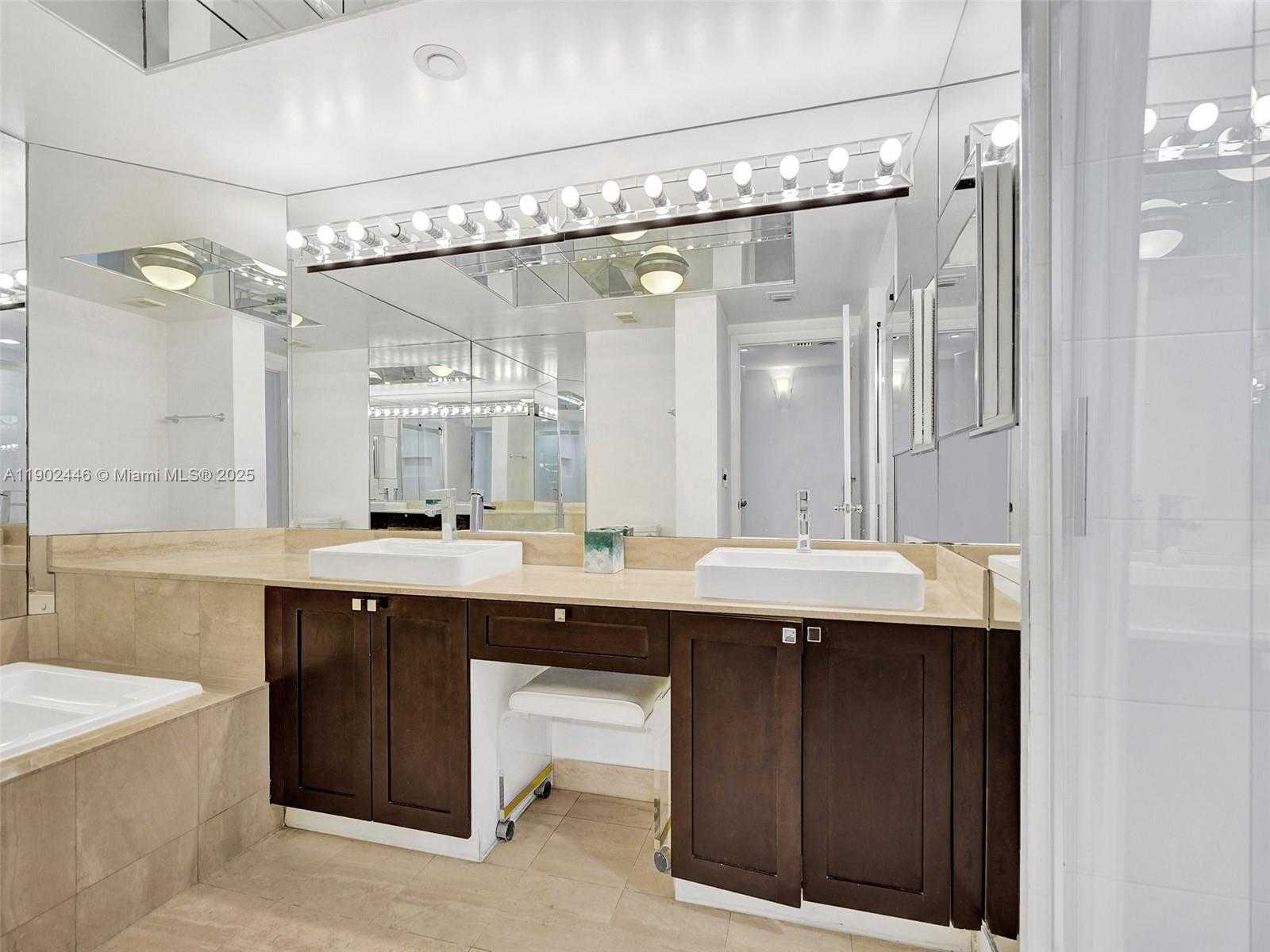 Small Image of 1000 WEST ISLAND BLVD #1612, Aventura Number 23