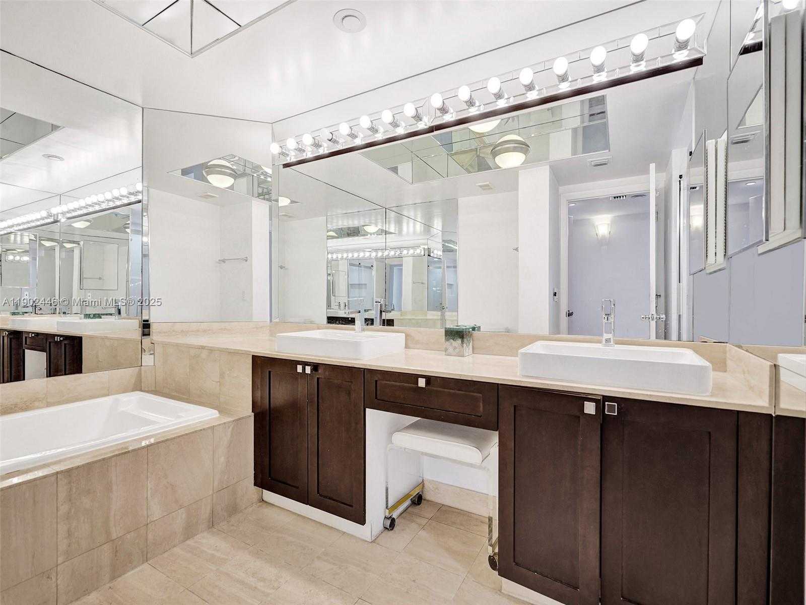 Small Image of 1000 WEST ISLAND BLVD #1612, Aventura Number 24