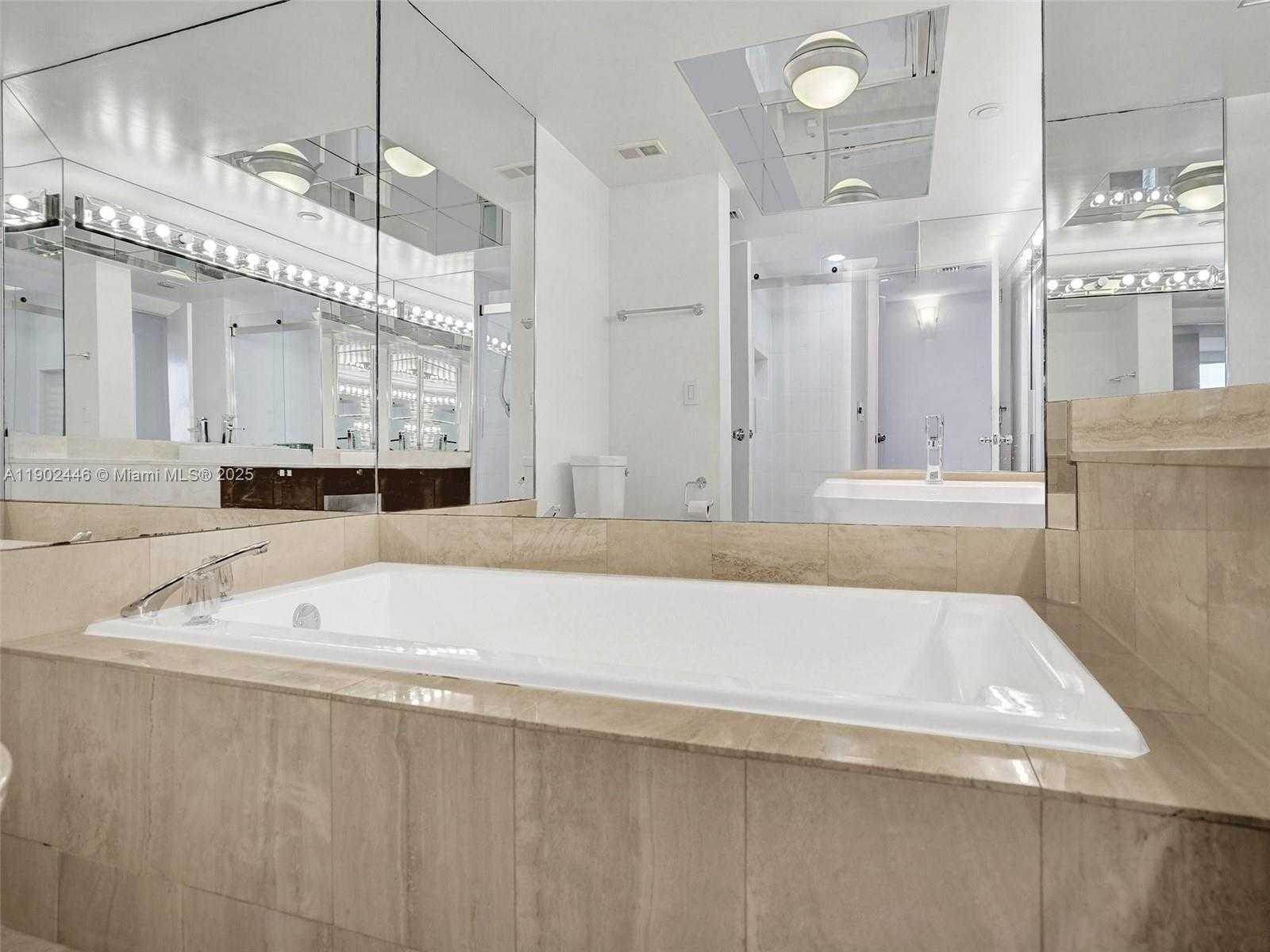 Small Image of 1000 WEST ISLAND BLVD #1612, Aventura Number 26