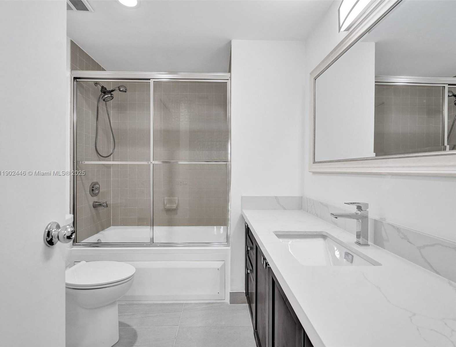 Small Image of 1000 WEST ISLAND BLVD #1612, Aventura Number 27