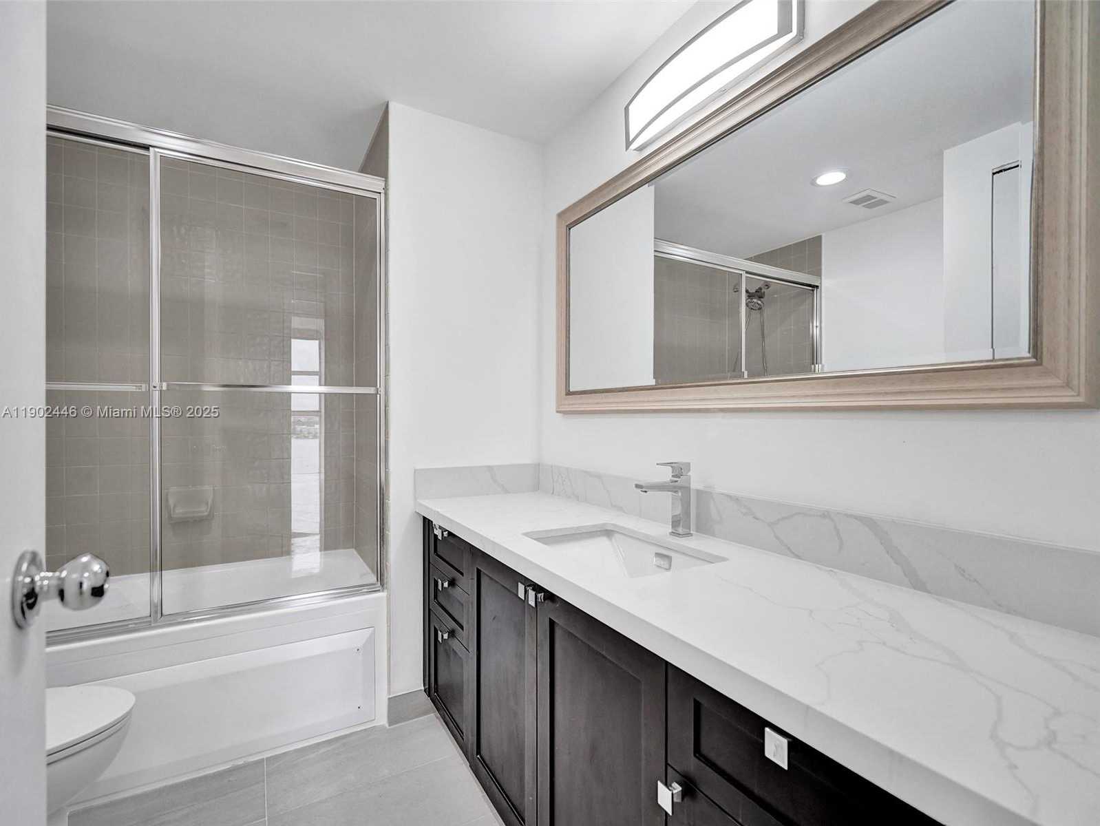 Small Image of 1000 WEST ISLAND BLVD #1612, Aventura Number 28