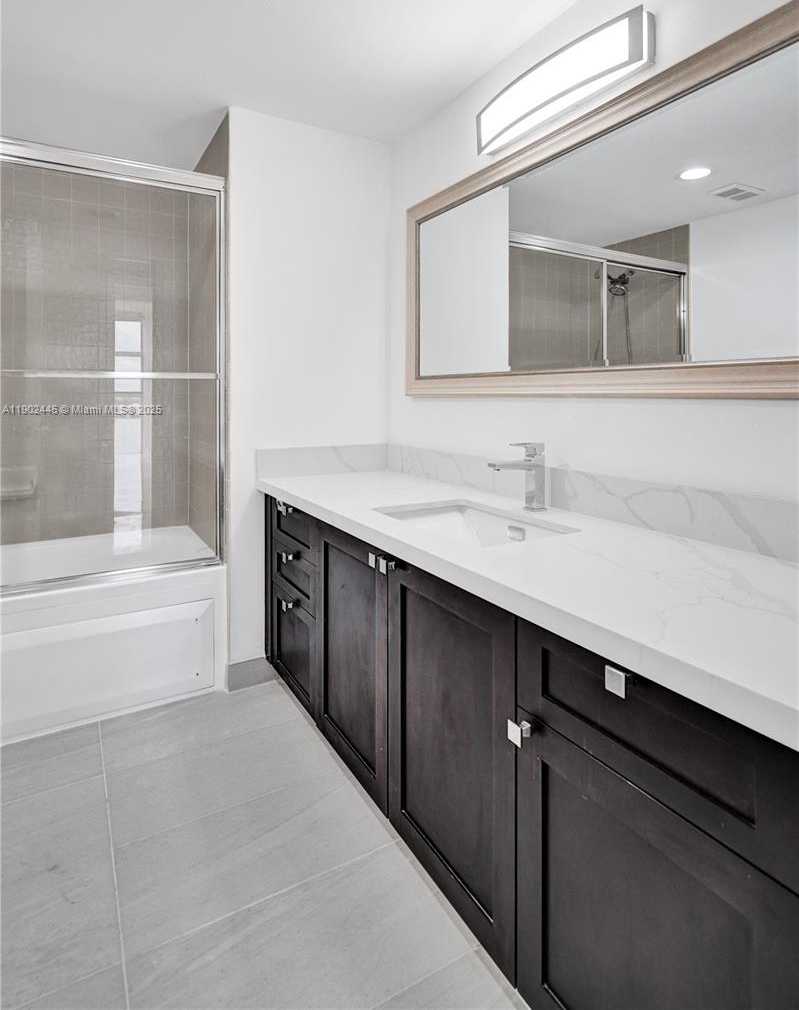 Small Image of 1000 WEST ISLAND BLVD #1612, Aventura Number 29