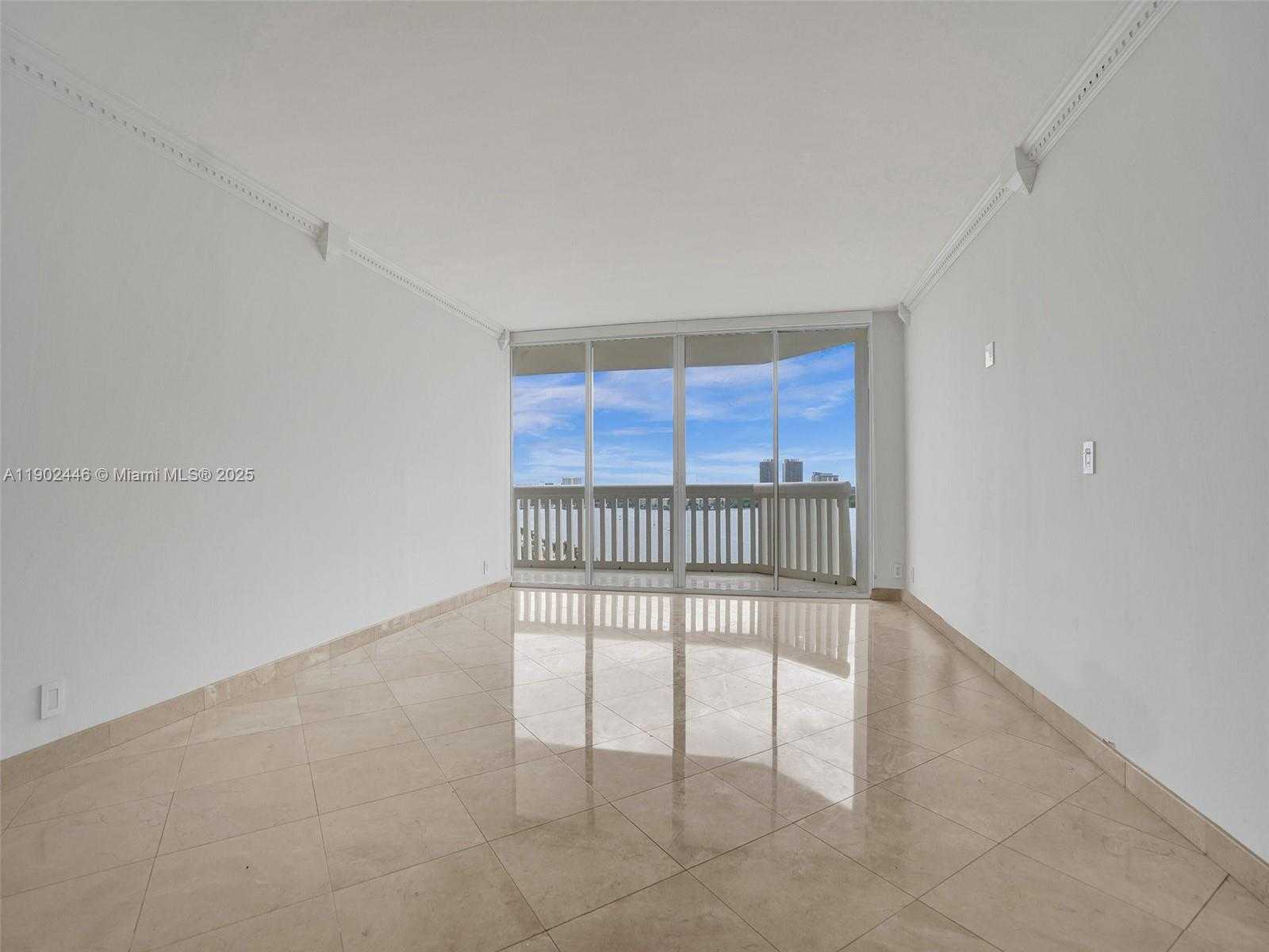 Small Image of 1000 WEST ISLAND BLVD #1612, Aventura Number 3