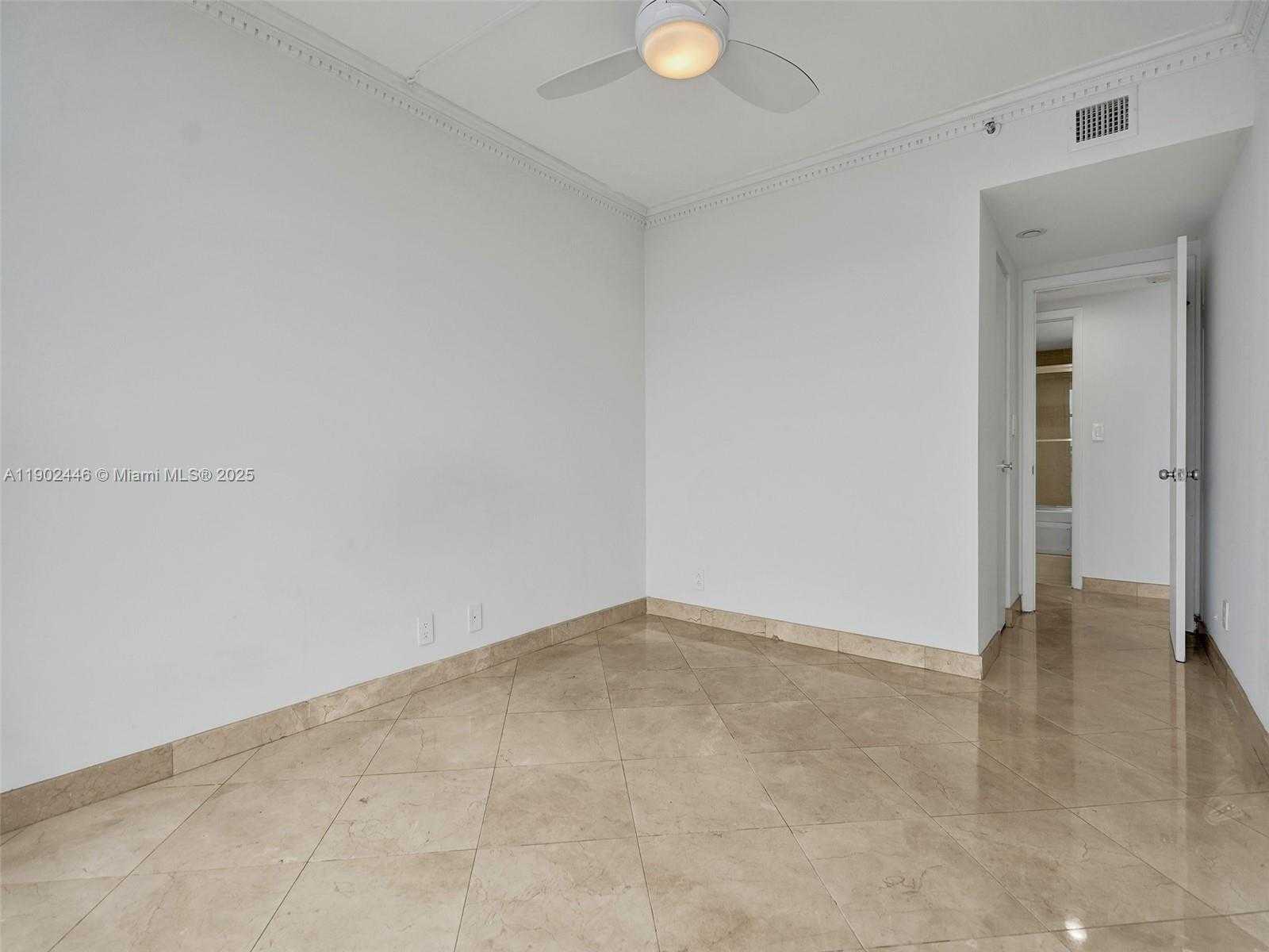 Small Image of 1000 WEST ISLAND BLVD #1612, Aventura Number 32