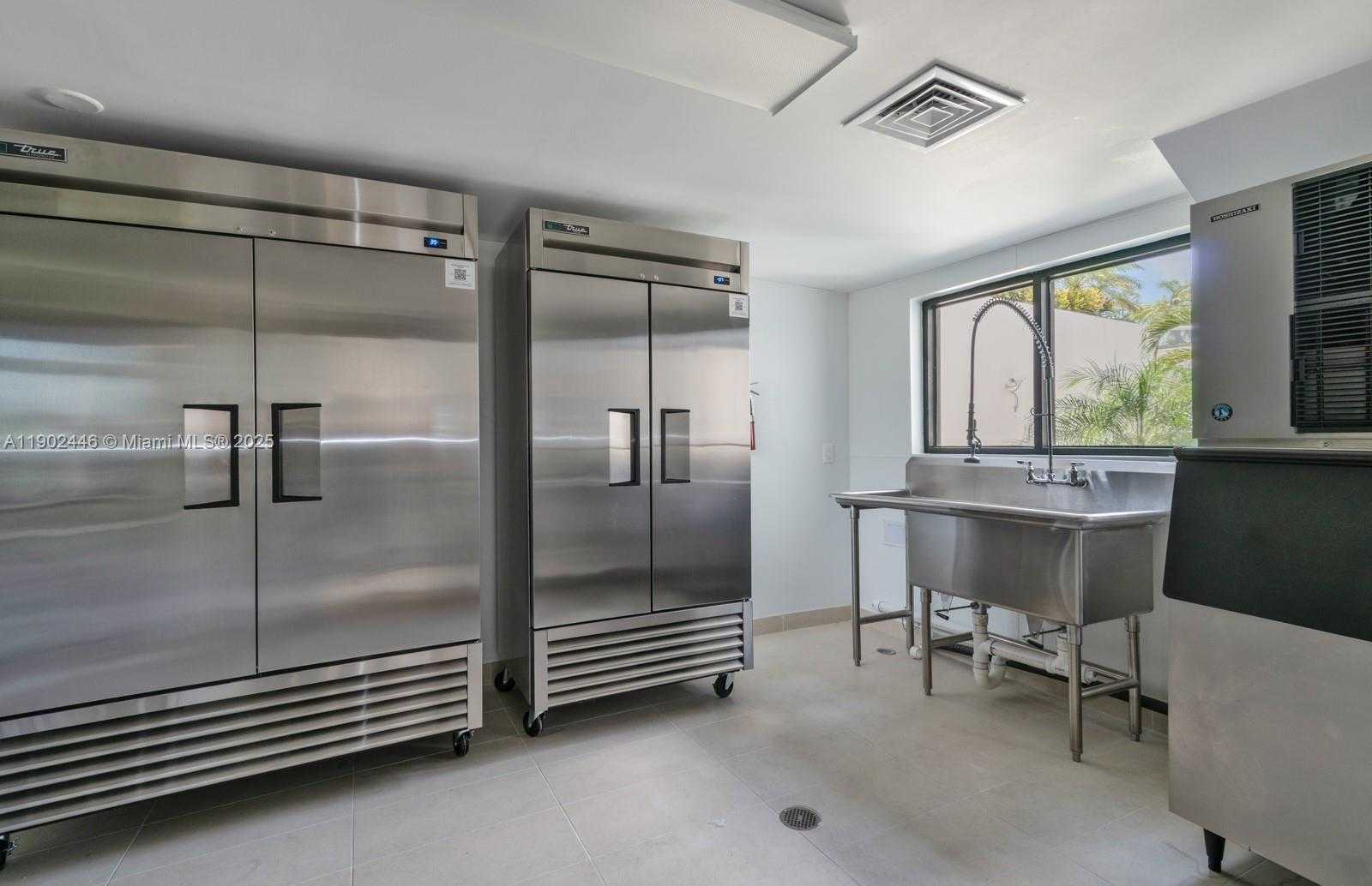 Small Image of 1000 WEST ISLAND BLVD #1612, Aventura Number 77