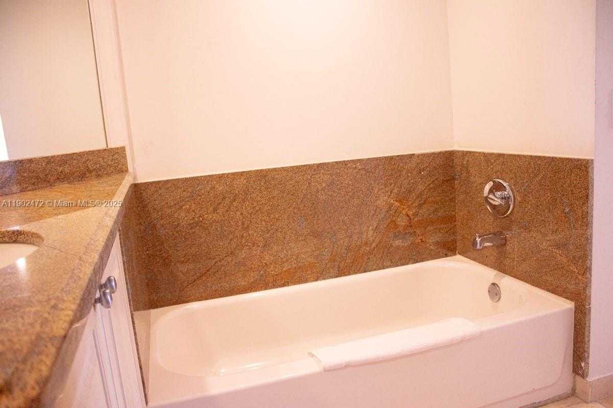 Small Image of 1717 NORTH BAYSHORE DR #B-4141, Miami Number 17