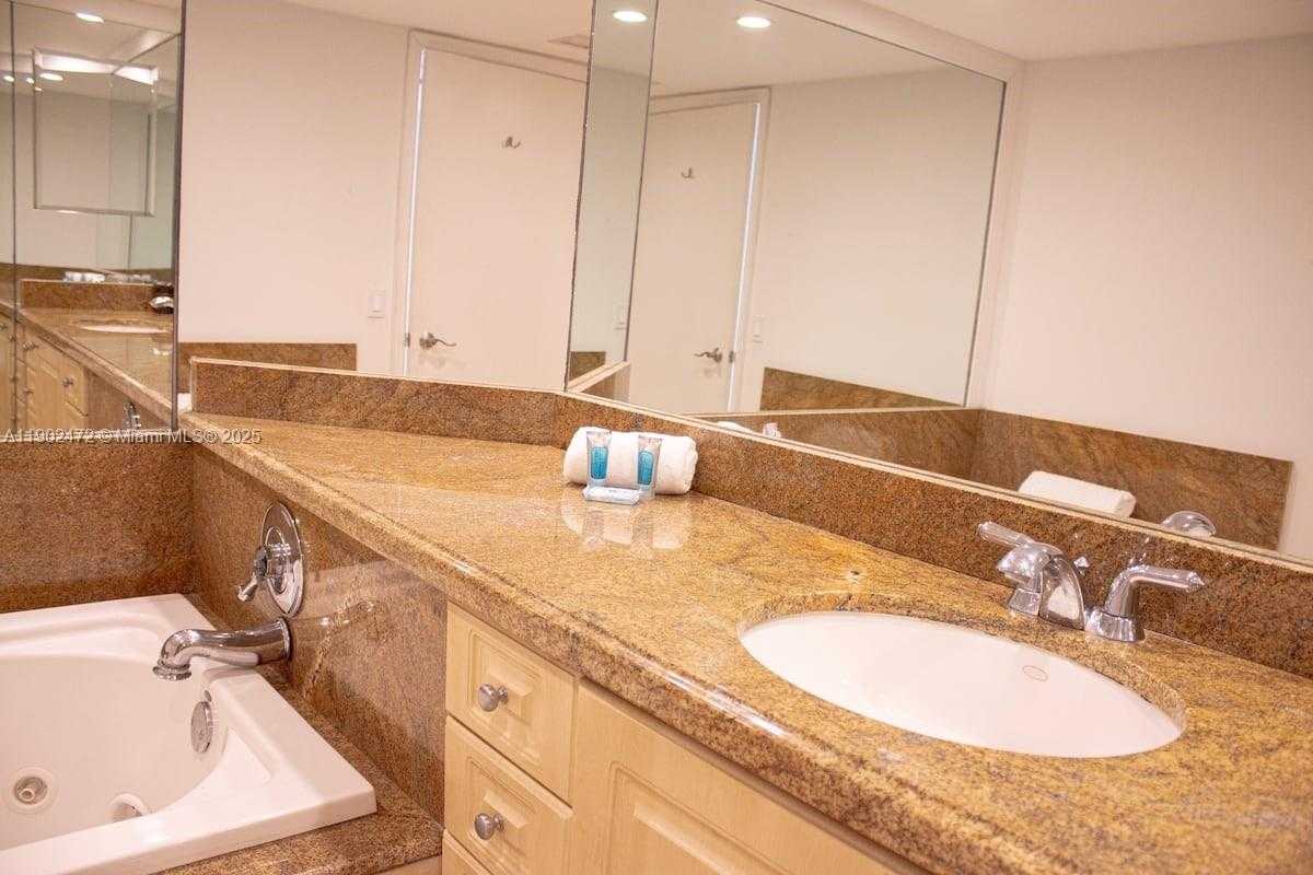 Small Image of 1717 NORTH BAYSHORE DR #B-4141, Miami Number 20