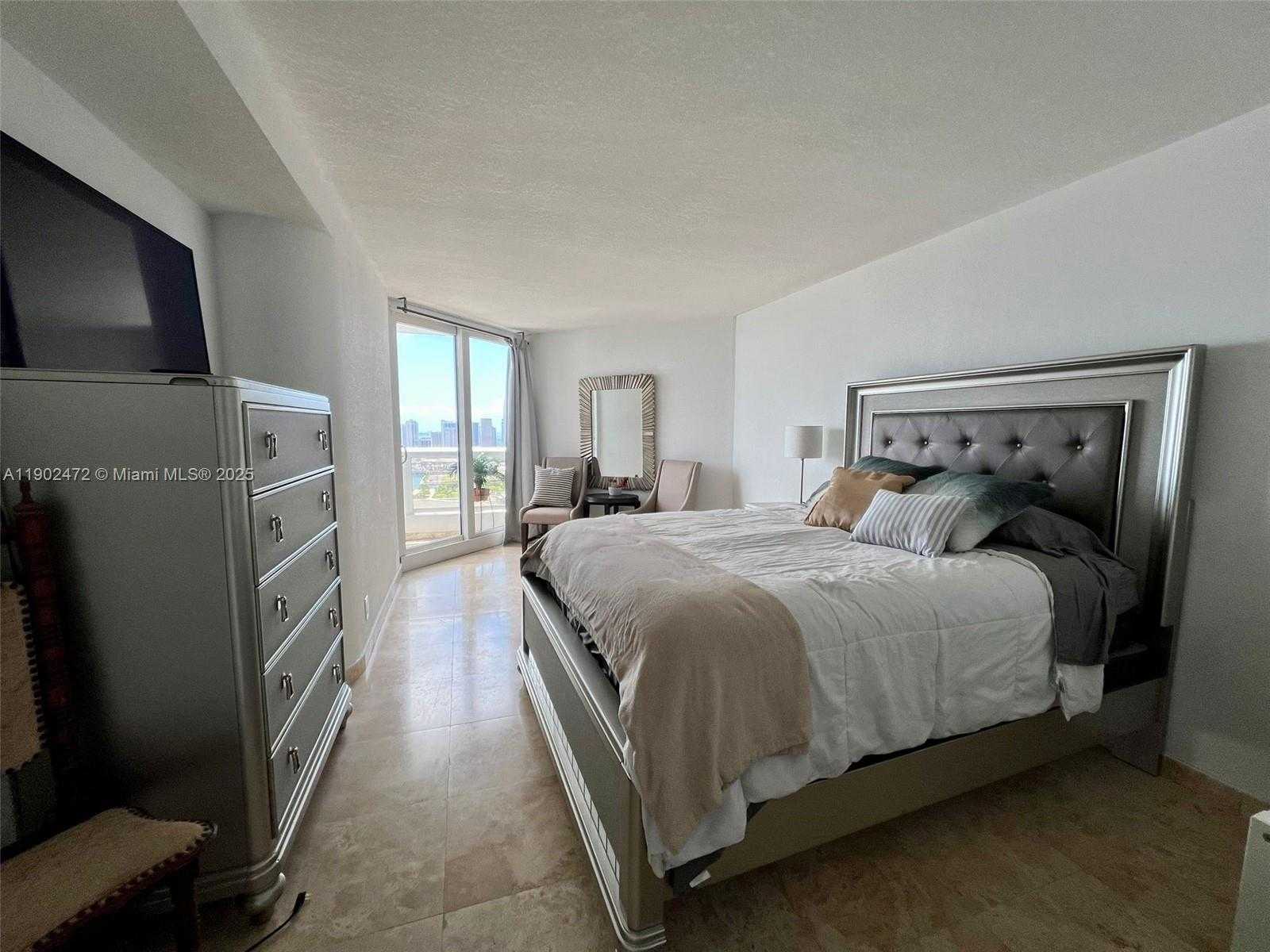 Small Image of 1717 NORTH BAYSHORE DR #B-4141, Miami Number 32