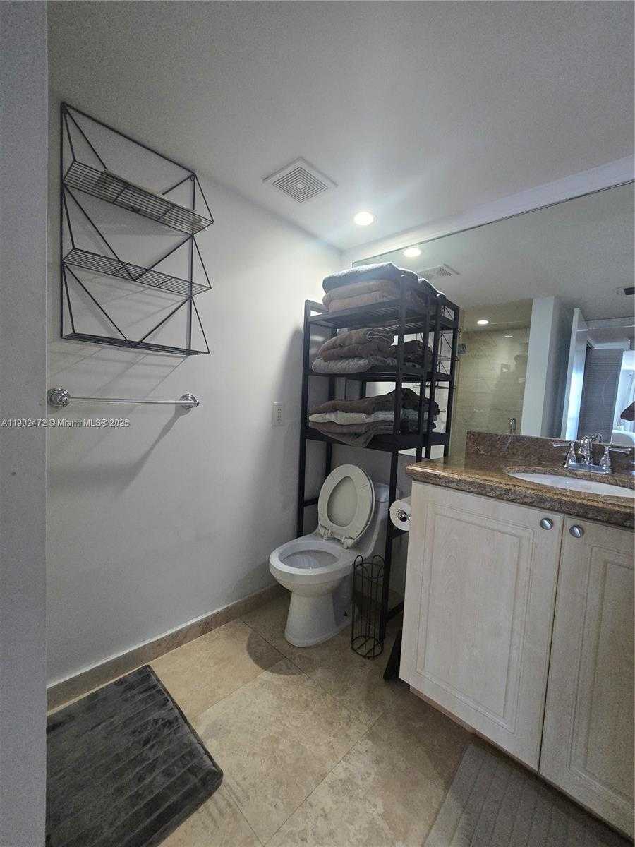 Small Image of 1717 NORTH BAYSHORE DR #B-4141, Miami Number 40