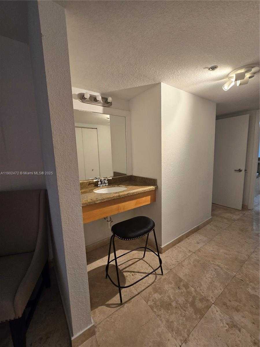 Small Image of 1717 NORTH BAYSHORE DR #B-4141, Miami Number 58