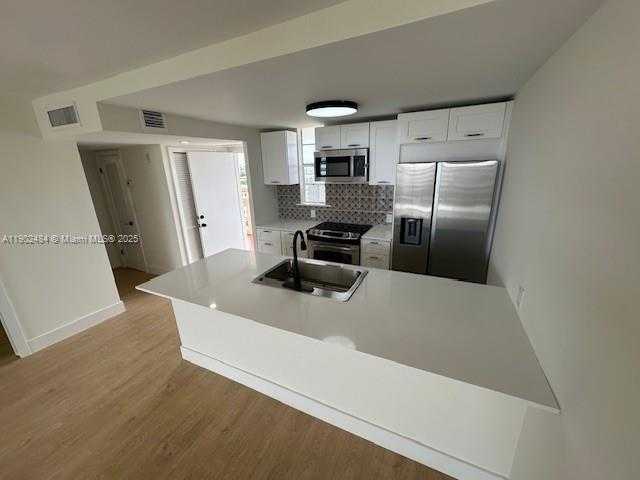 Small Image of 2930 POINT EAST DR #E610, Aventura Number 4
