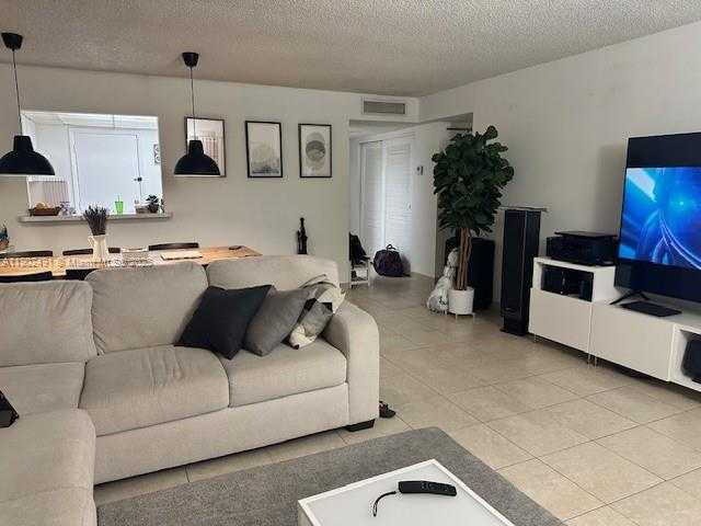 Small Image of 17911 NORTH WEST 68TH AVE #P, Hialeah Number 9