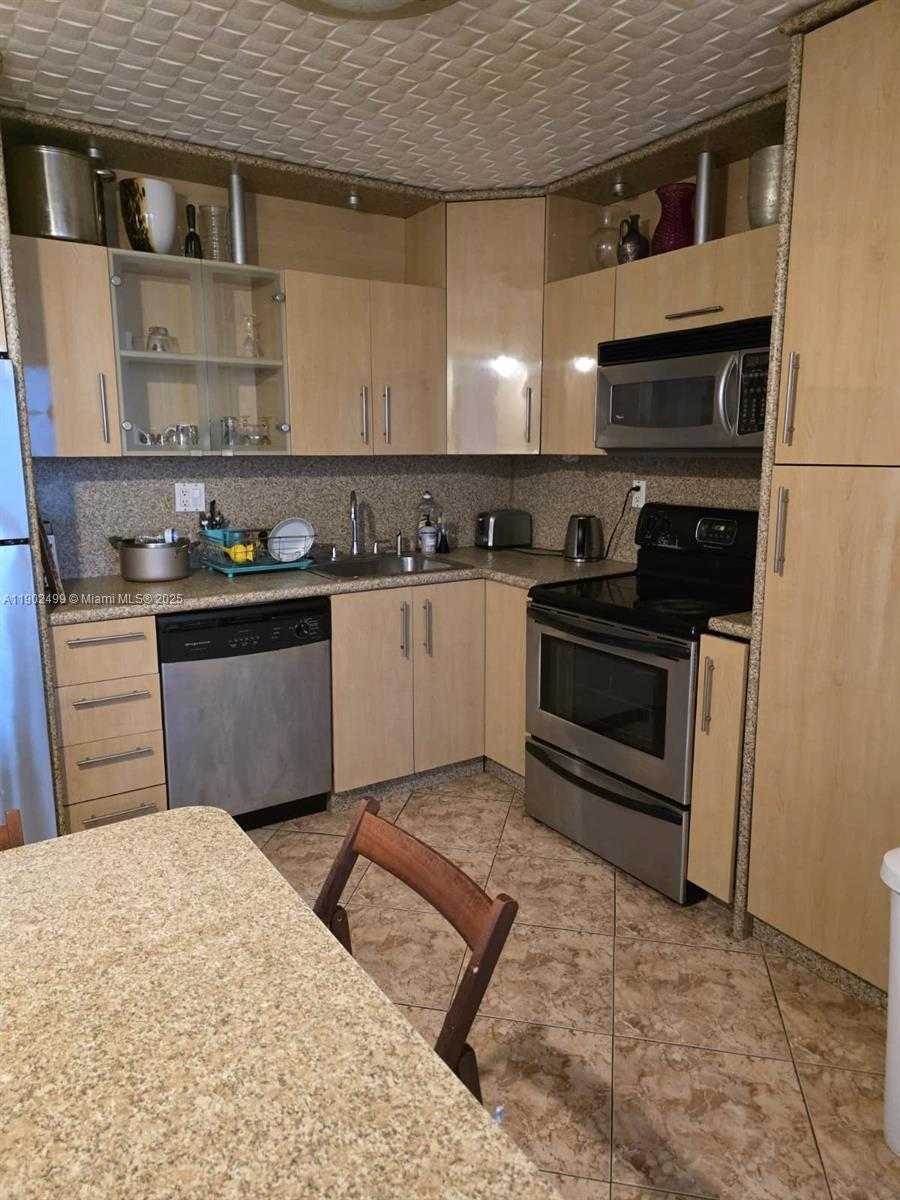 Small Image of 1833 SOUTH OCEAN DR #1505, Hallandale Beach Number 10