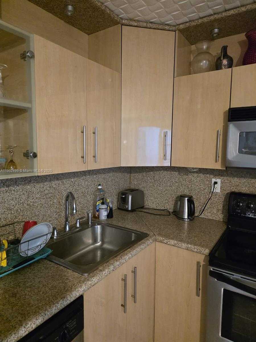 Small Image of 1833 SOUTH OCEAN DR #1505, Hallandale Beach Number 12