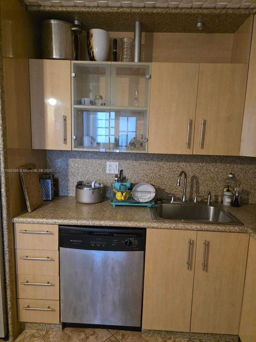 Small Image of 1833 SOUTH OCEAN DR #1505, Hallandale Beach Number 13