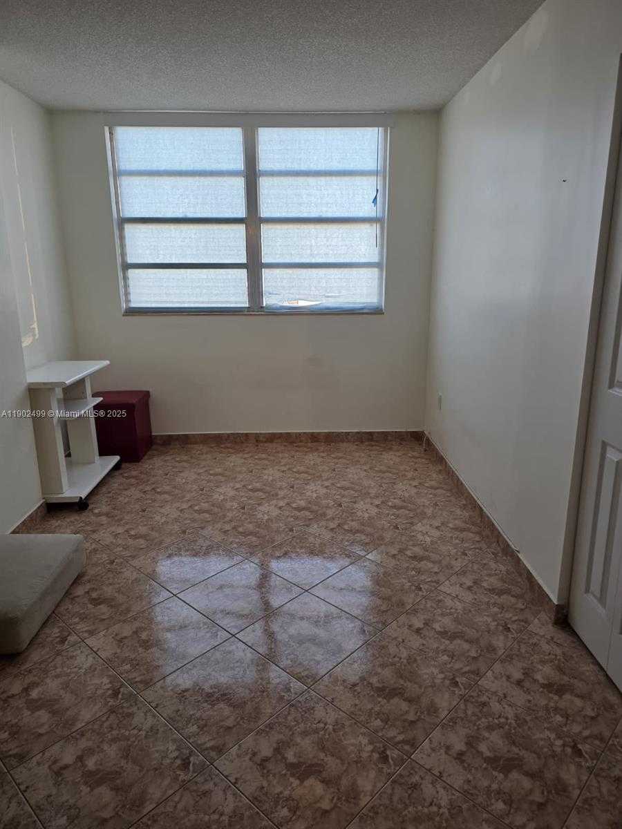 Small Image of 1833 SOUTH OCEAN DR #1505, Hallandale Beach Number 15
