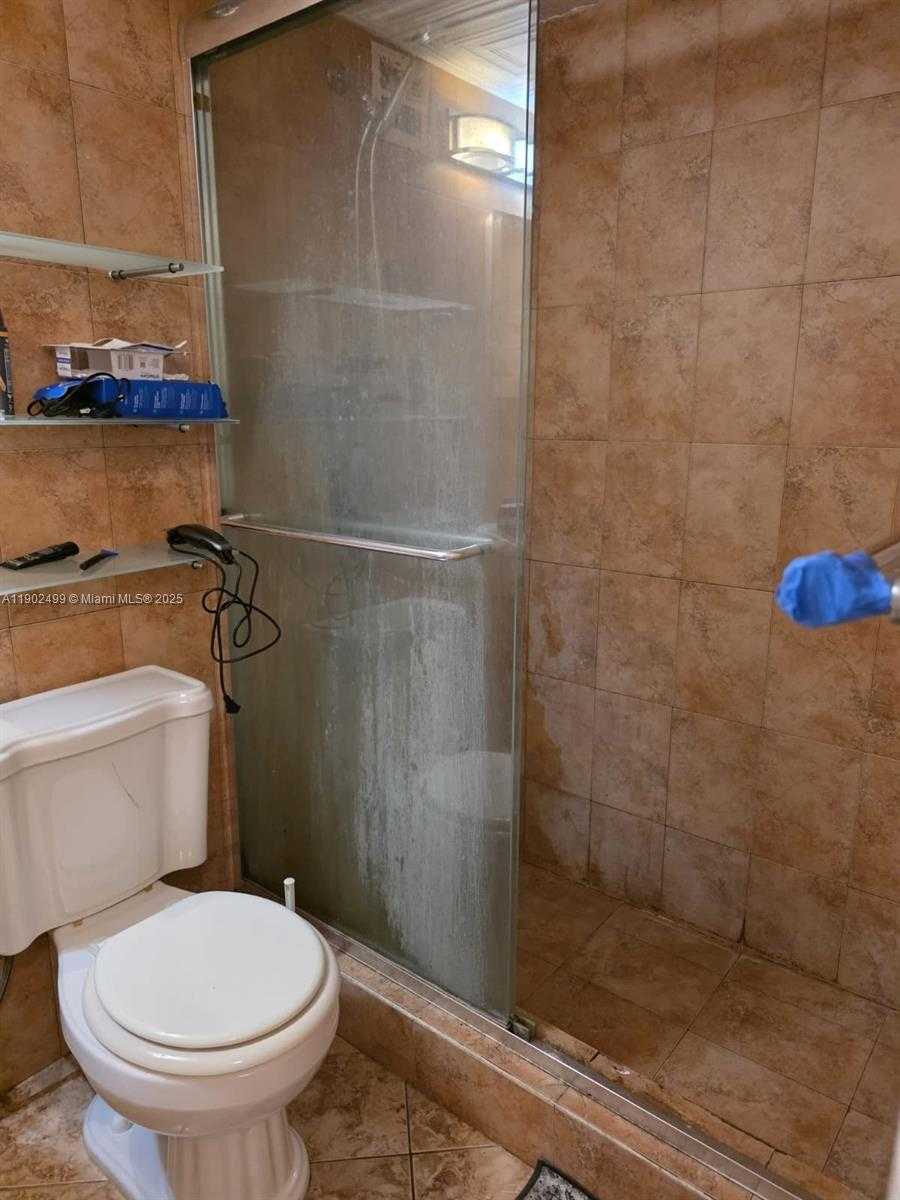 Small Image of 1833 SOUTH OCEAN DR #1505, Hallandale Beach Number 16