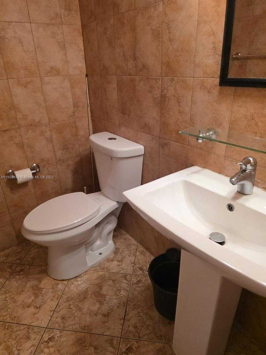 Small Image of 1833 SOUTH OCEAN DR #1505, Hallandale Beach Number 17