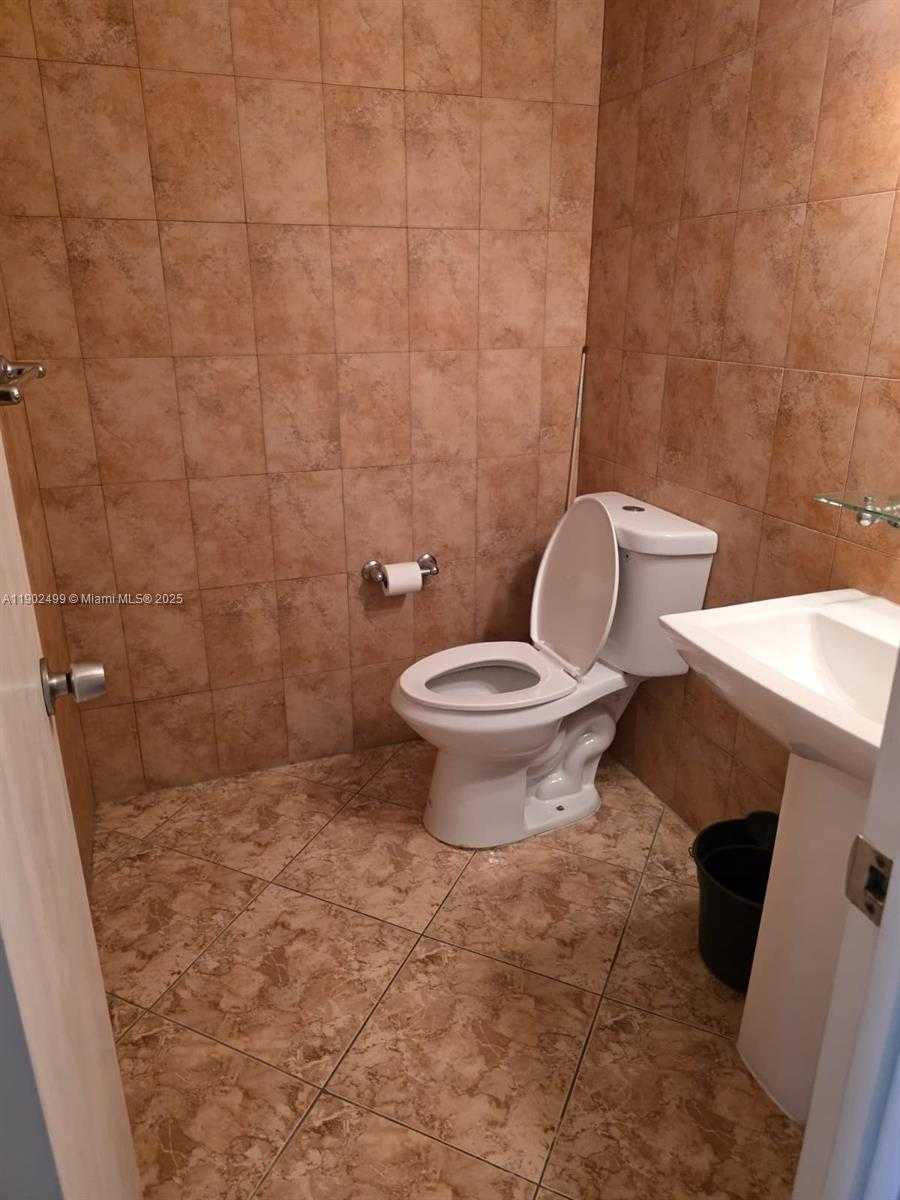 Small Image of 1833 SOUTH OCEAN DR #1505, Hallandale Beach Number 18