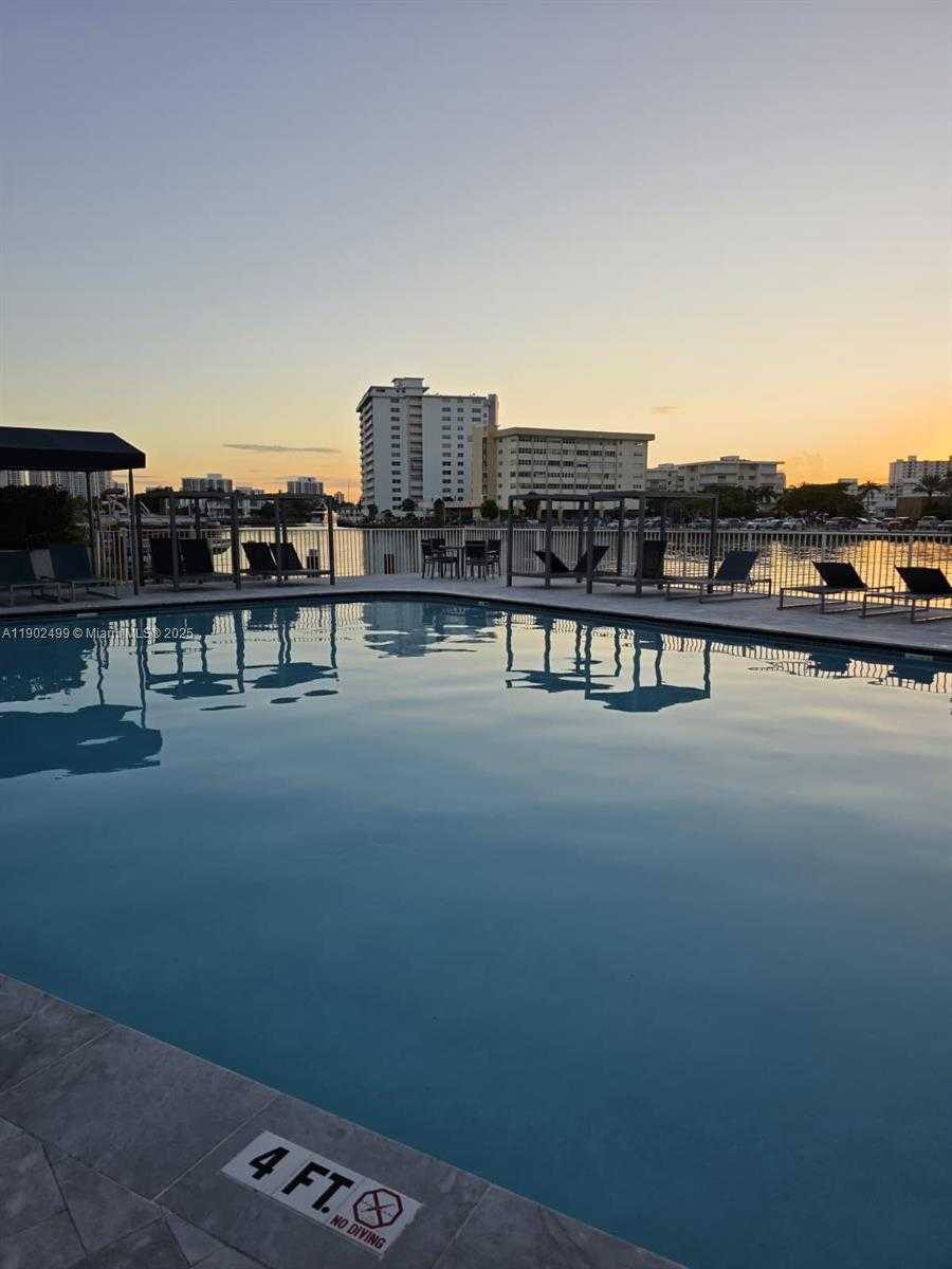 Small Image of 1833 SOUTH OCEAN DR #1505, Hallandale Beach Number 2