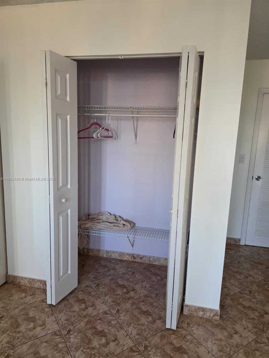 Small Image of 1833 SOUTH OCEAN DR #1505, Hallandale Beach Number 22