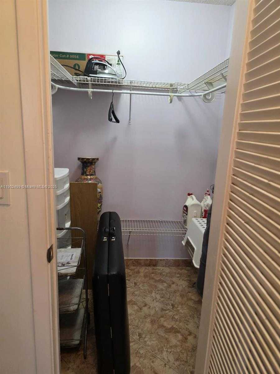 Small Image of 1833 SOUTH OCEAN DR #1505, Hallandale Beach Number 24