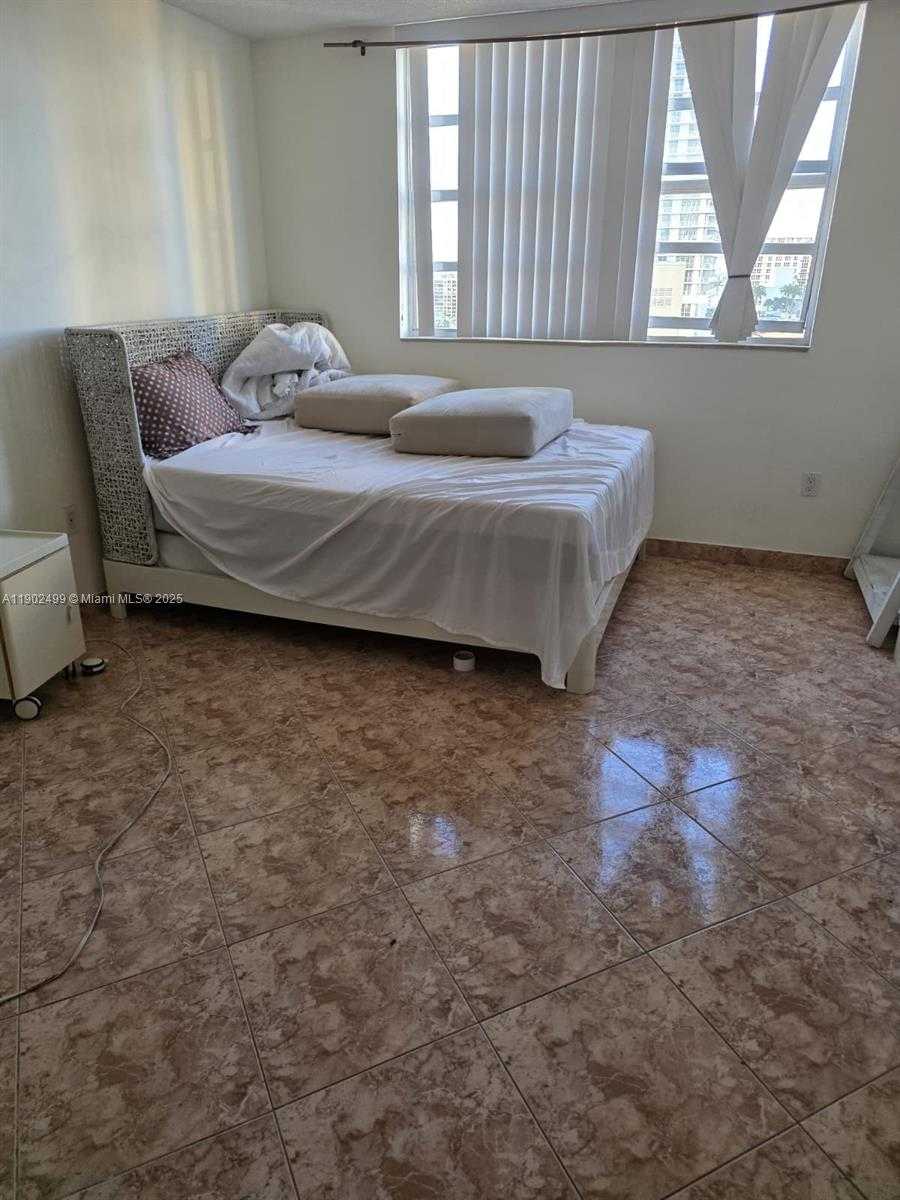 Small Image of 1833 SOUTH OCEAN DR #1505, Hallandale Beach Number 25