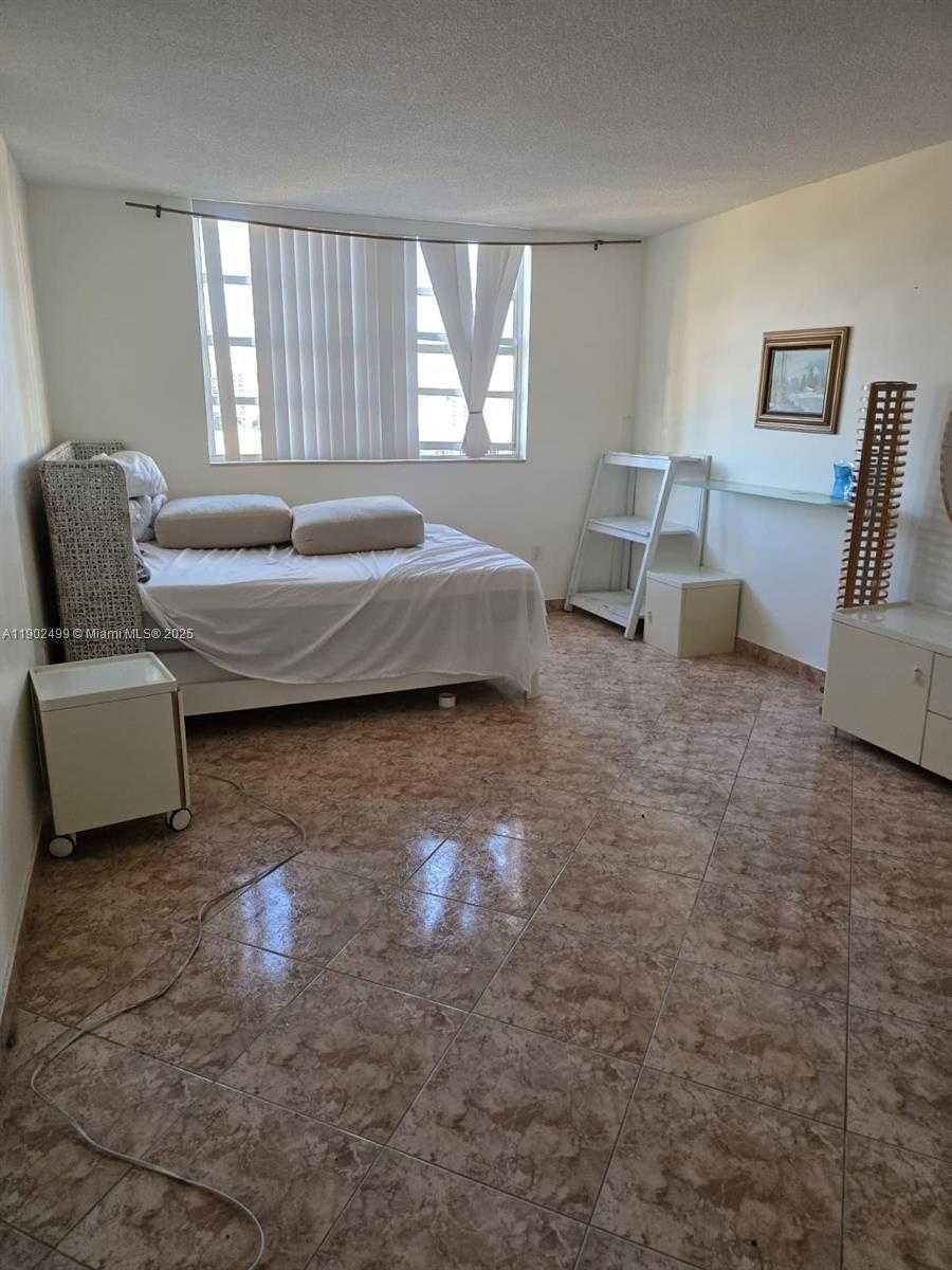 Small Image of 1833 SOUTH OCEAN DR #1505, Hallandale Beach Number 26