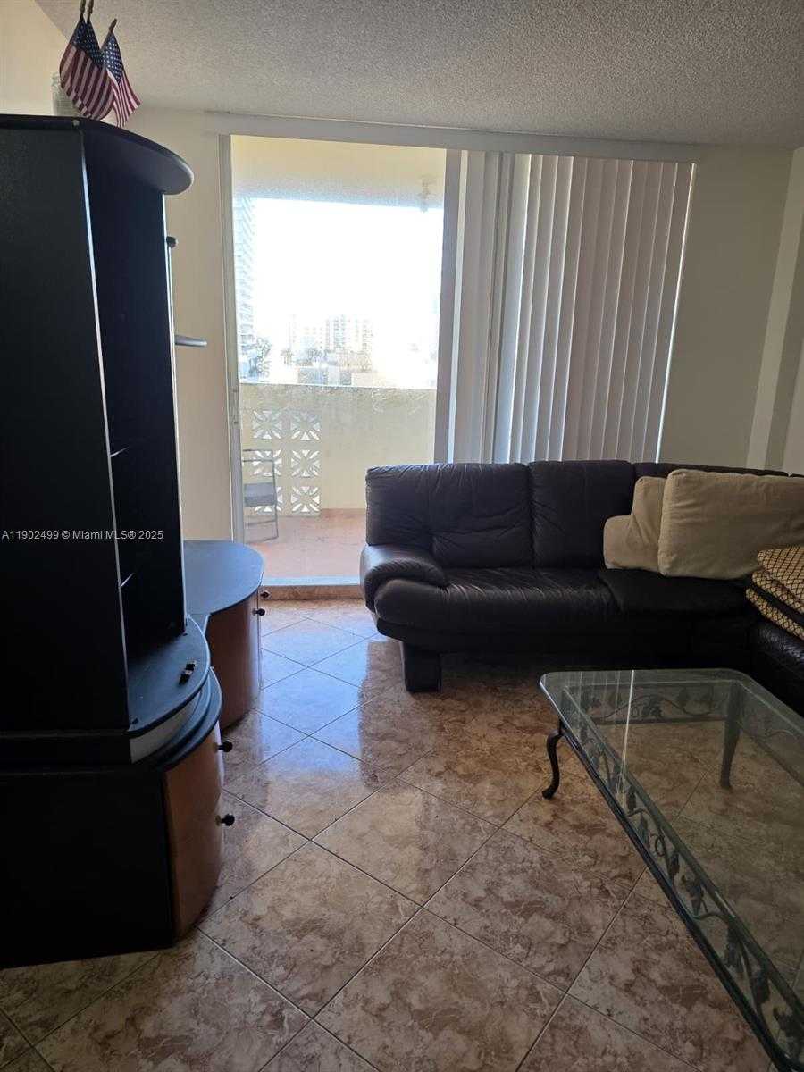 Small Image of 1833 SOUTH OCEAN DR #1505, Hallandale Beach Number 4