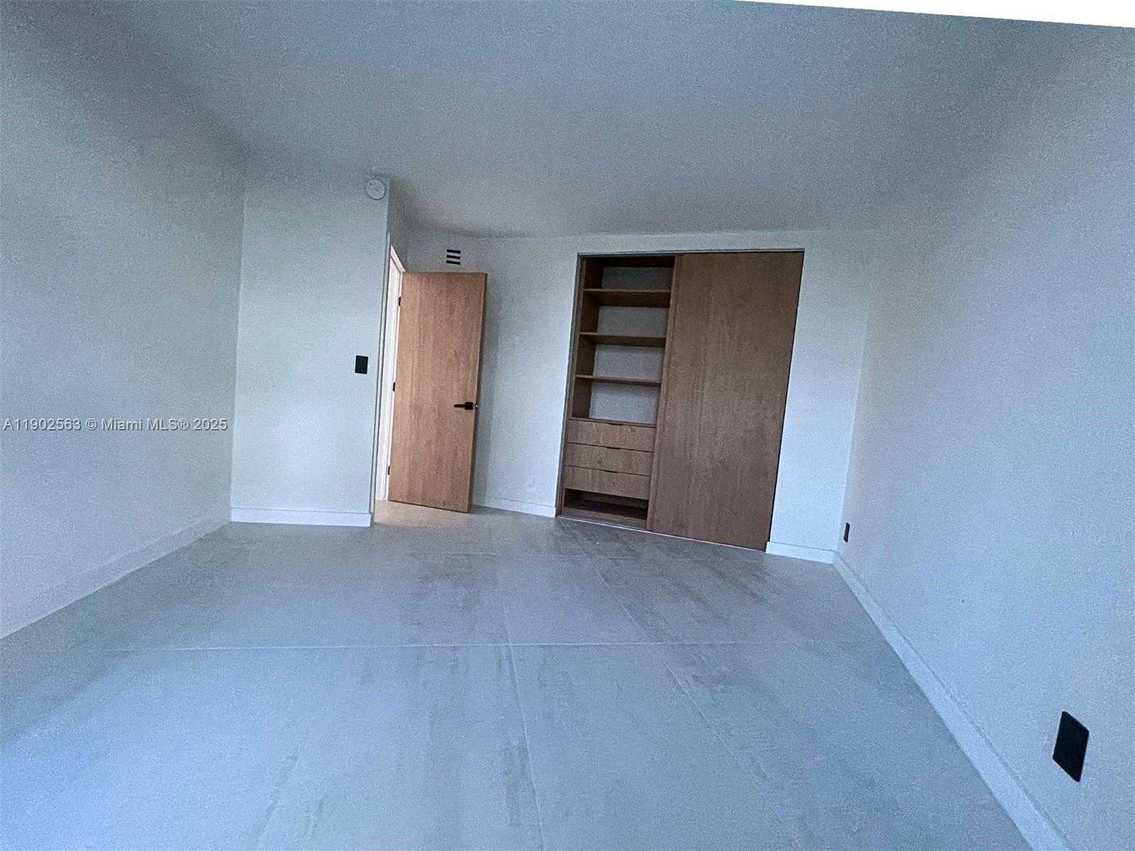 Small Image of 100 BAYVIEW DR #1901, Sunny Isles Beach Number 10