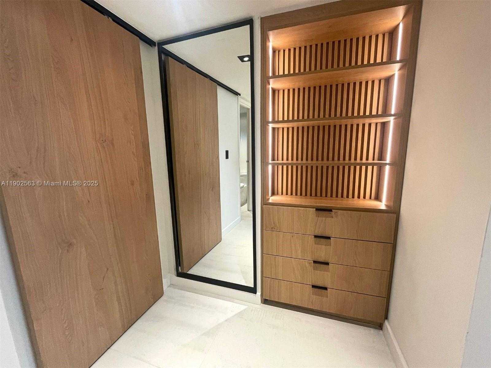 Small Image of 100 BAYVIEW DR #1901, Sunny Isles Beach Number 15