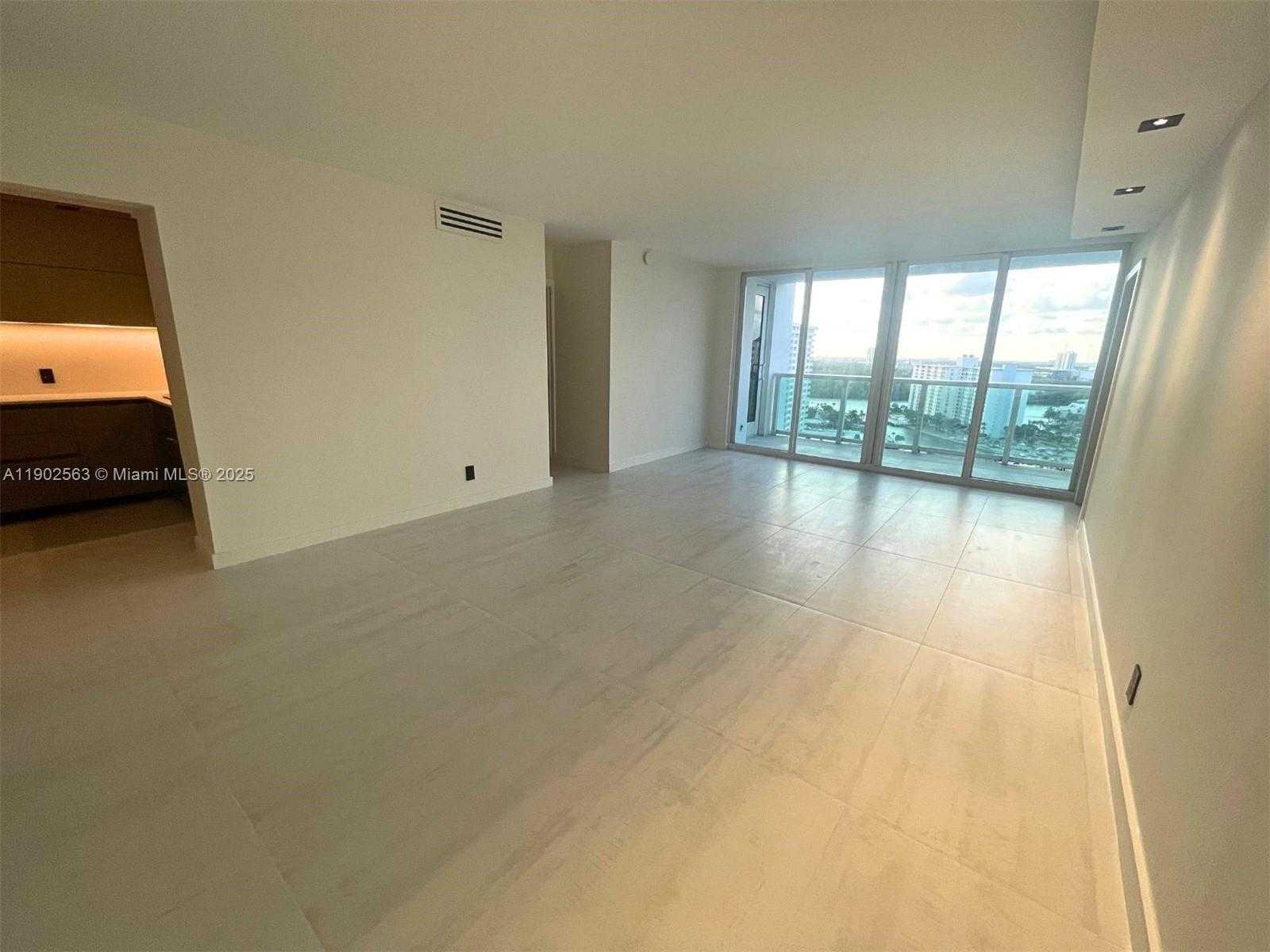 Small Image of 100 BAYVIEW DR #1901, Sunny Isles Beach Number 2