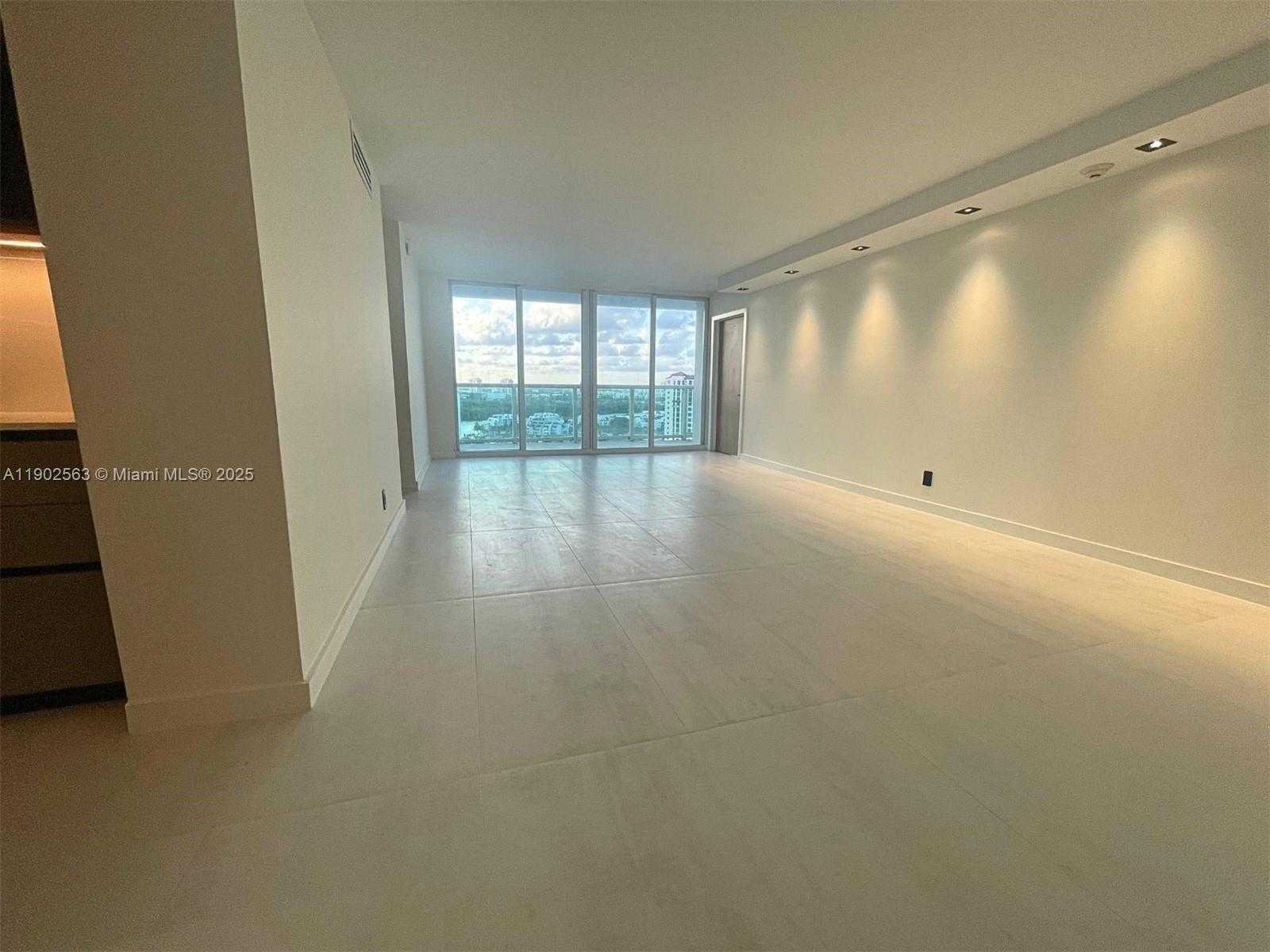 Small Image of 100 BAYVIEW DR #1901, Sunny Isles Beach Number 3