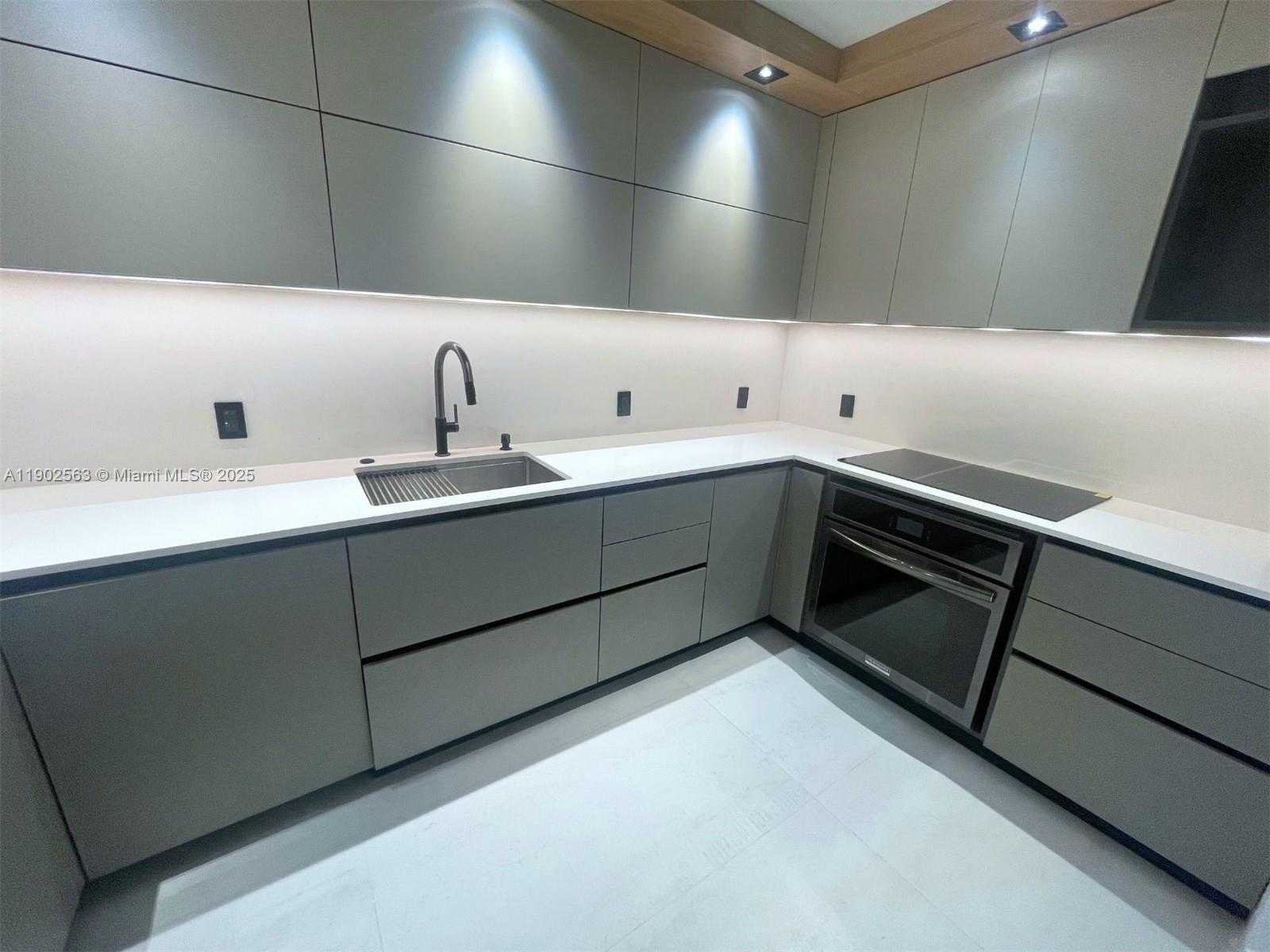 Small Image of 100 BAYVIEW DR #1901, Sunny Isles Beach Number 6