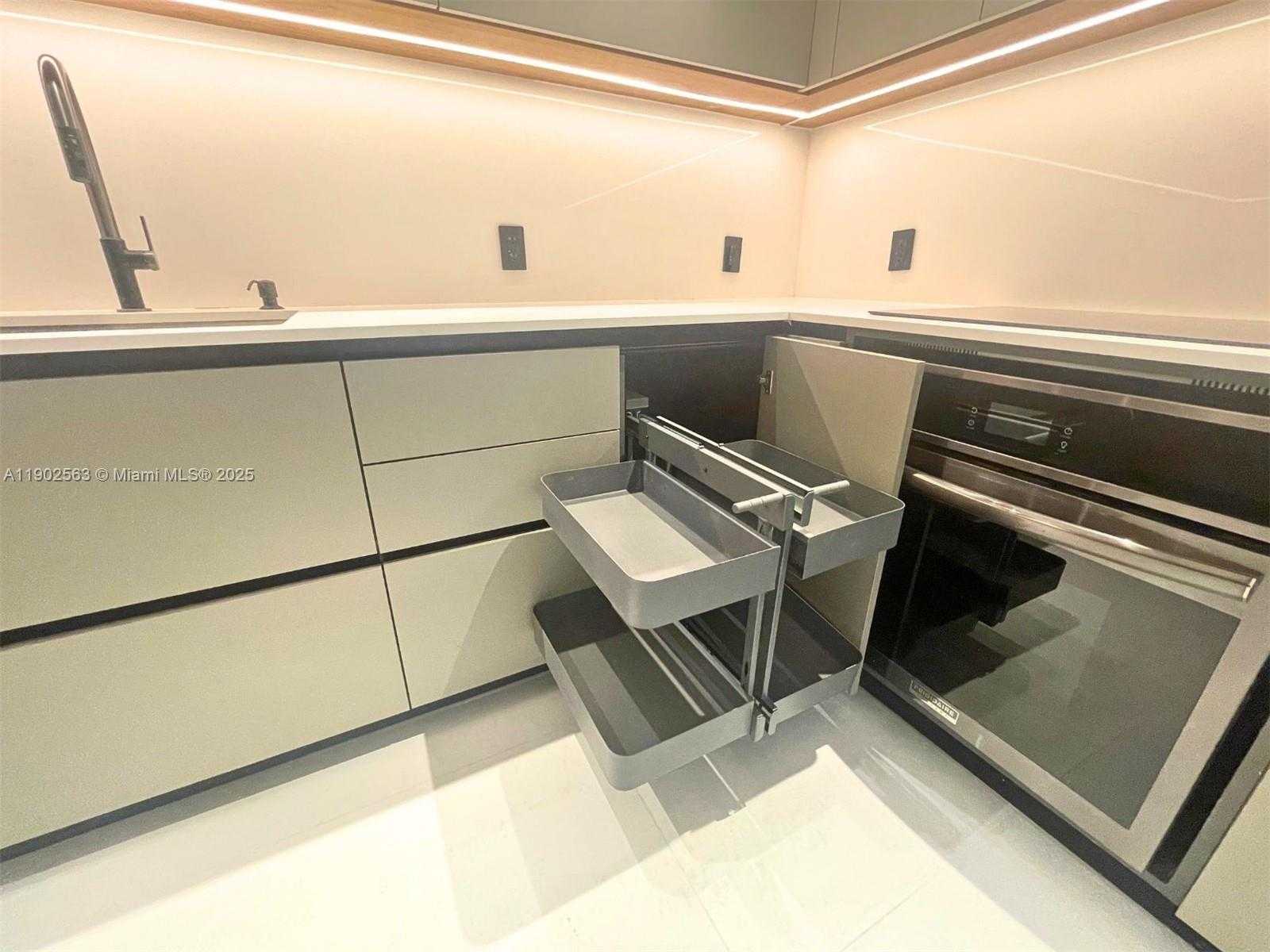 Small Image of 100 BAYVIEW DR #1901, Sunny Isles Beach Number 7