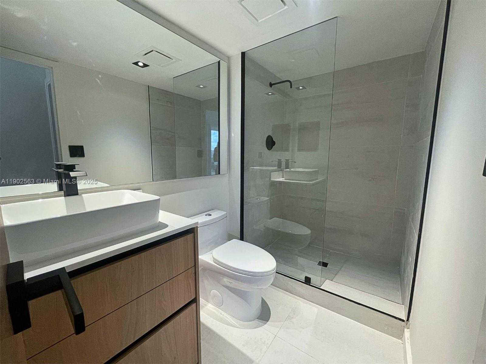 Small Image of 100 BAYVIEW DR #1901, Sunny Isles Beach Number 8