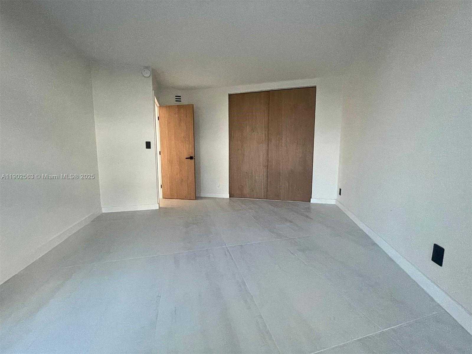 Small Image of 100 BAYVIEW DR #1901, Sunny Isles Beach Number 9