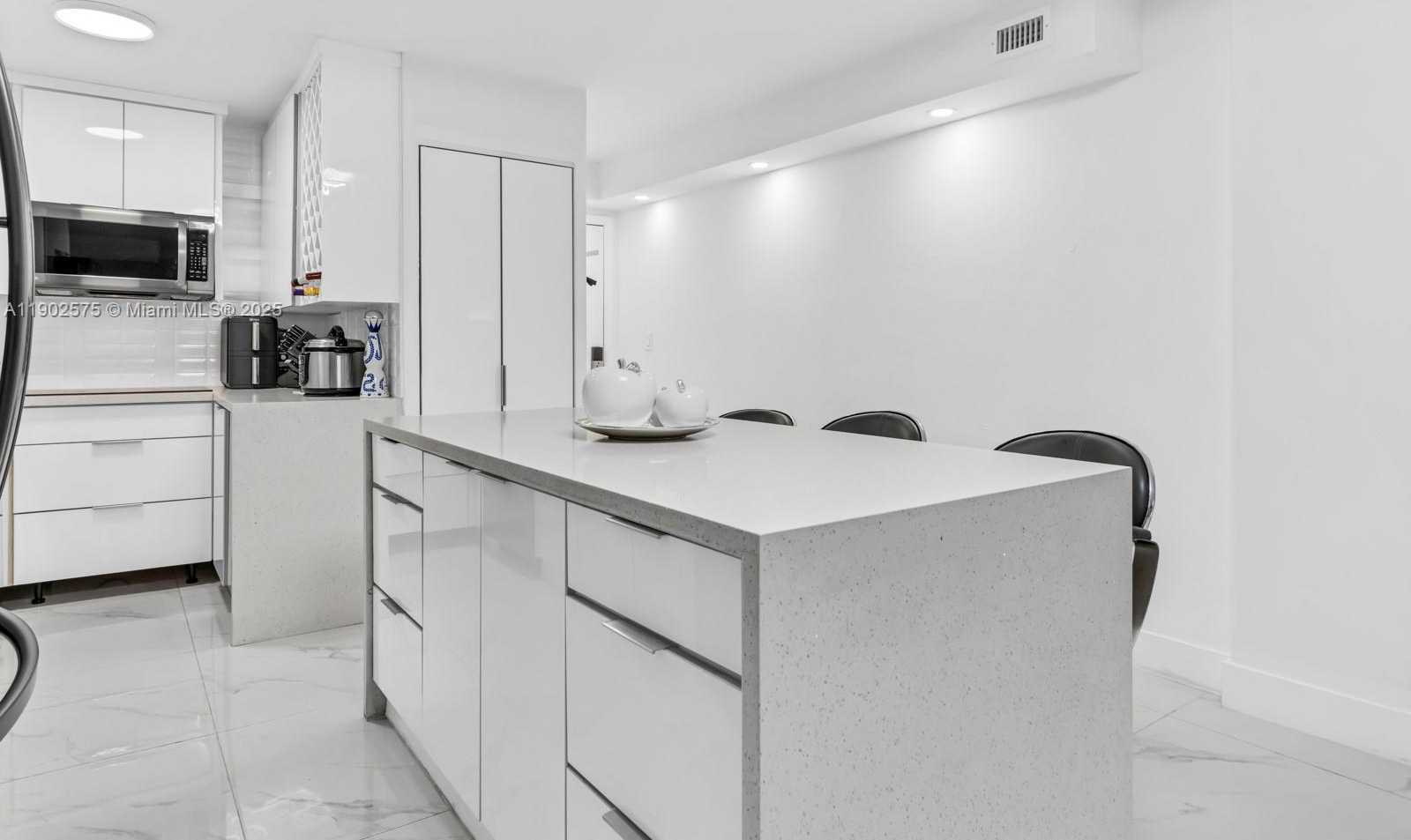 Small Image of 1890 WEST 56TH ST #1307, Hialeah Number 9