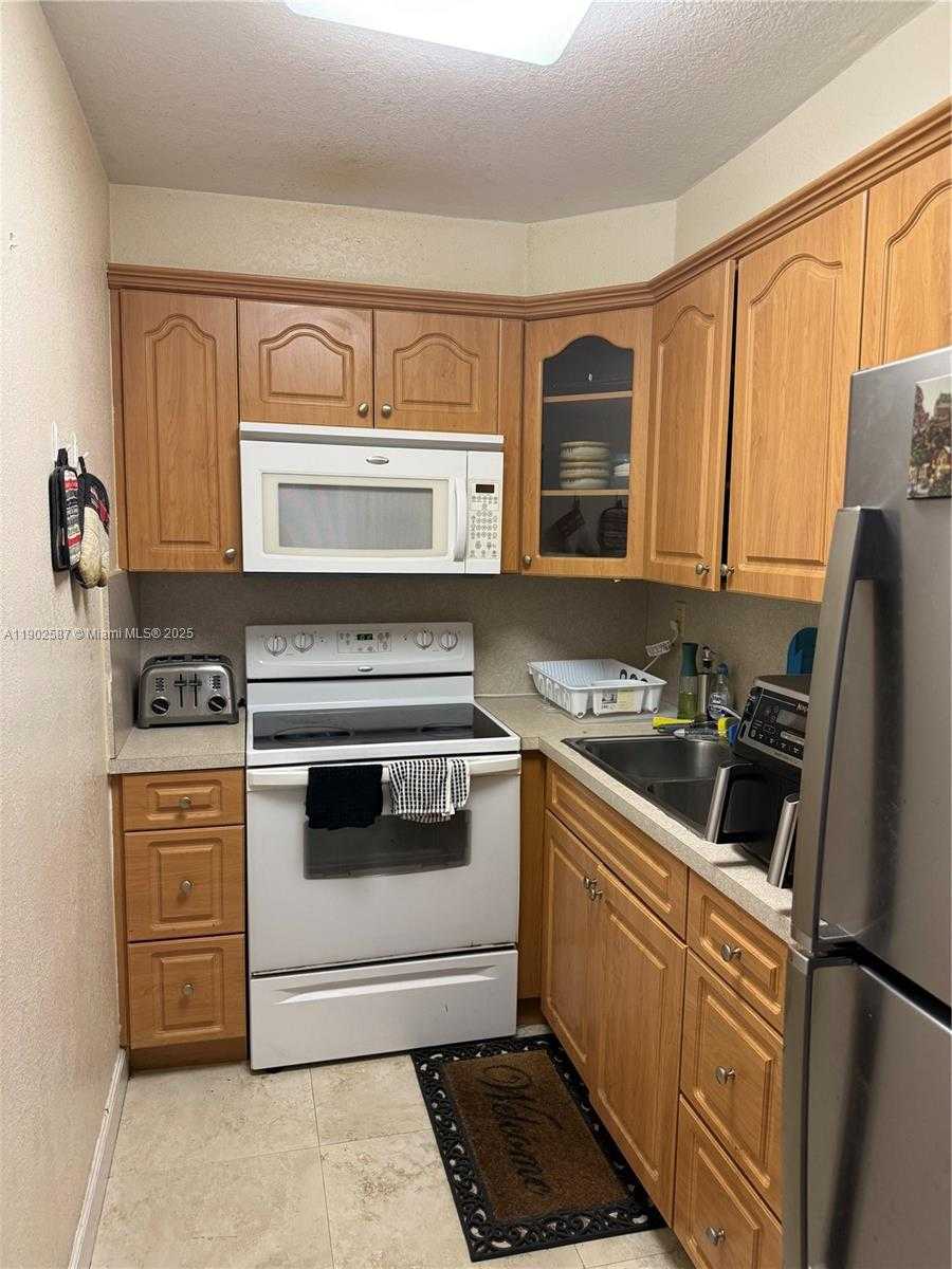 Small Image of 7 NORTH WEST 4705 NW #208-7, Miami Number 16