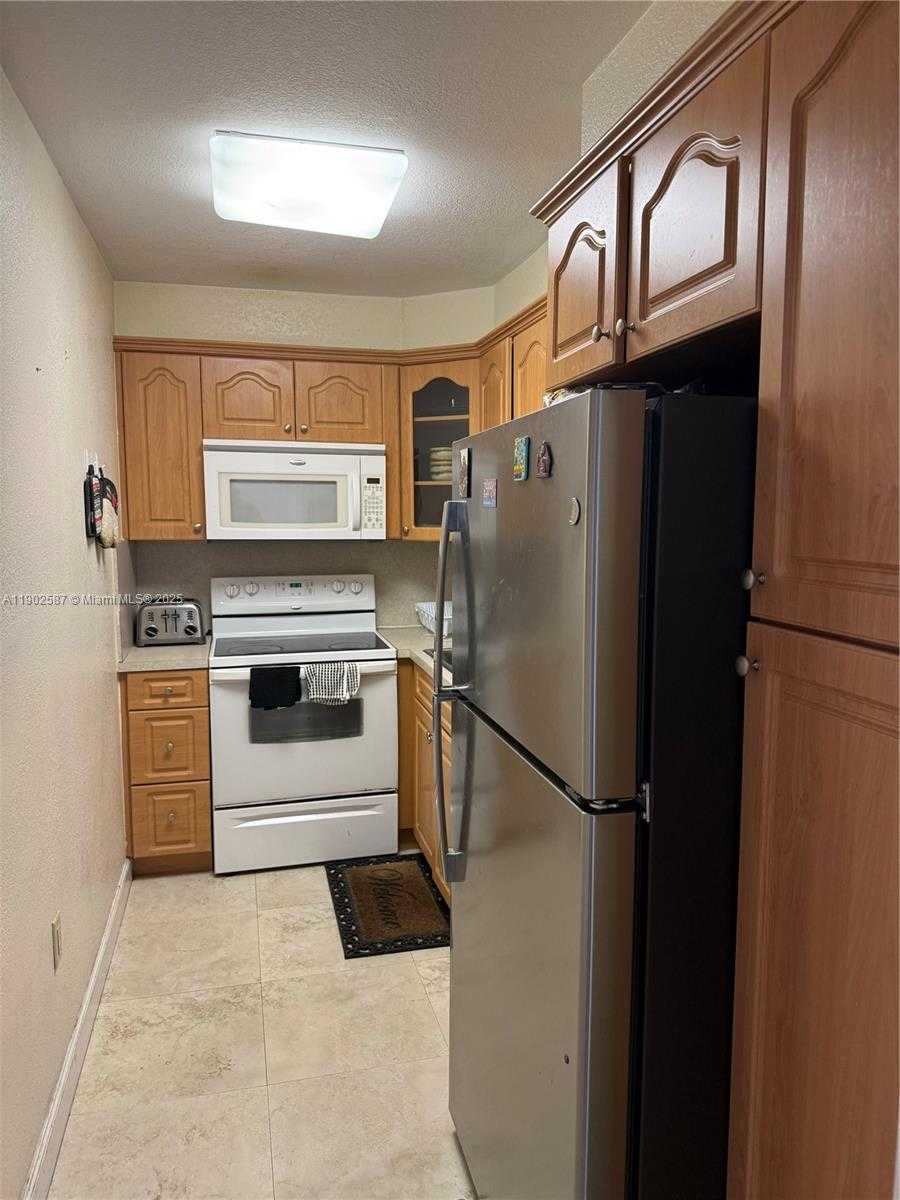 Small Image of 7 NORTH WEST 4705 NW #208-7, Miami Number 17