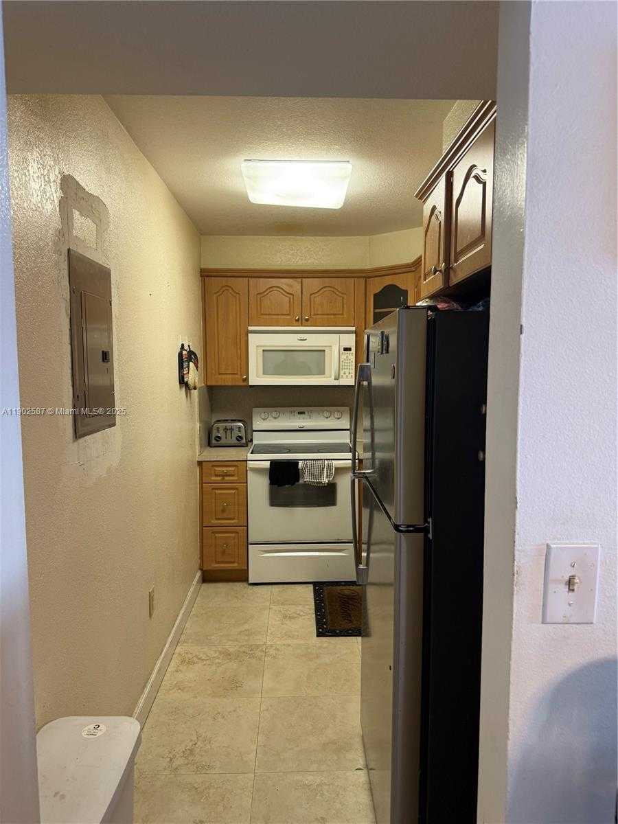 Small Image of 7 NORTH WEST 4705 NW #208-7, Miami Number 18