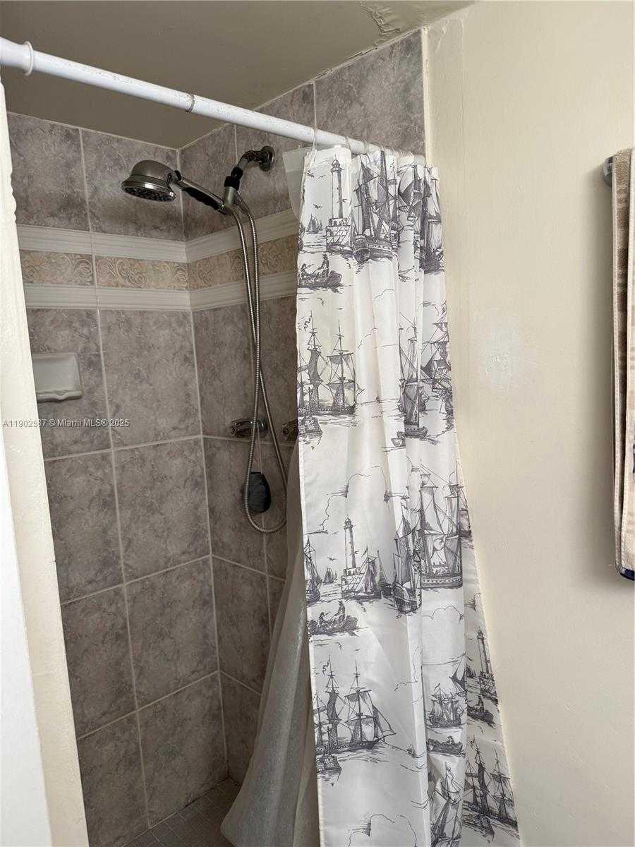Small Image of 7 NORTH WEST 4705 NW #208-7, Miami Number 23