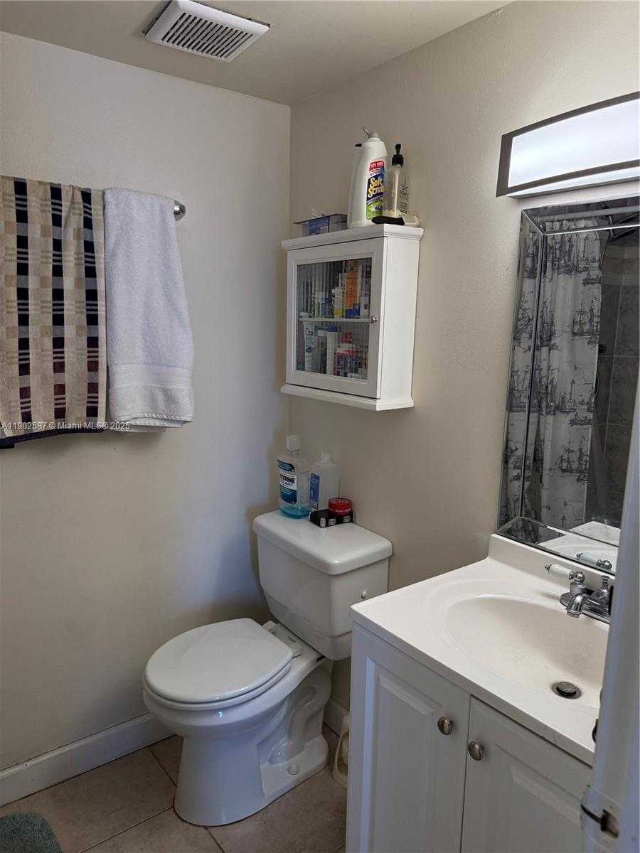 Small Image of 7 NORTH WEST 4705 NW #208-7, Miami Number 25