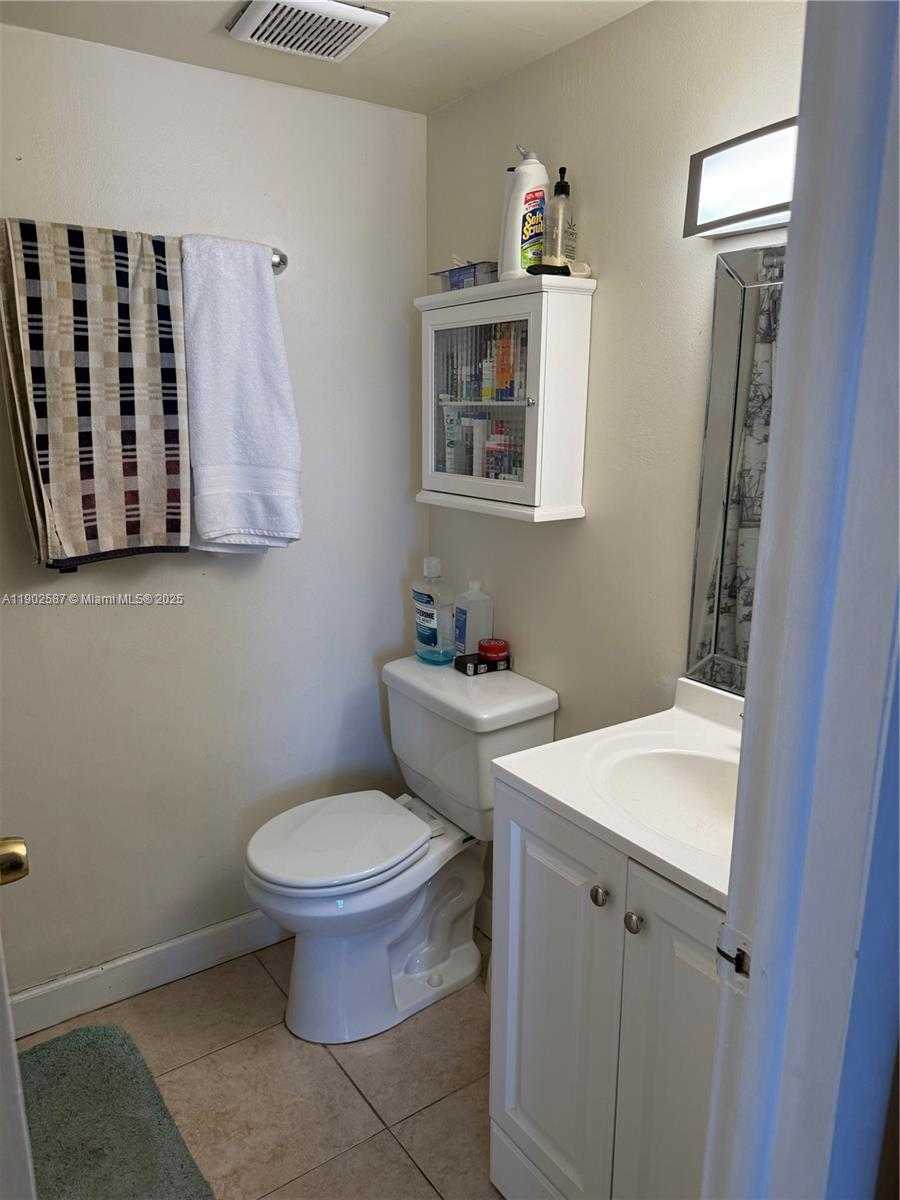 Small Image of 7 NORTH WEST 4705 NW #208-7, Miami Number 26