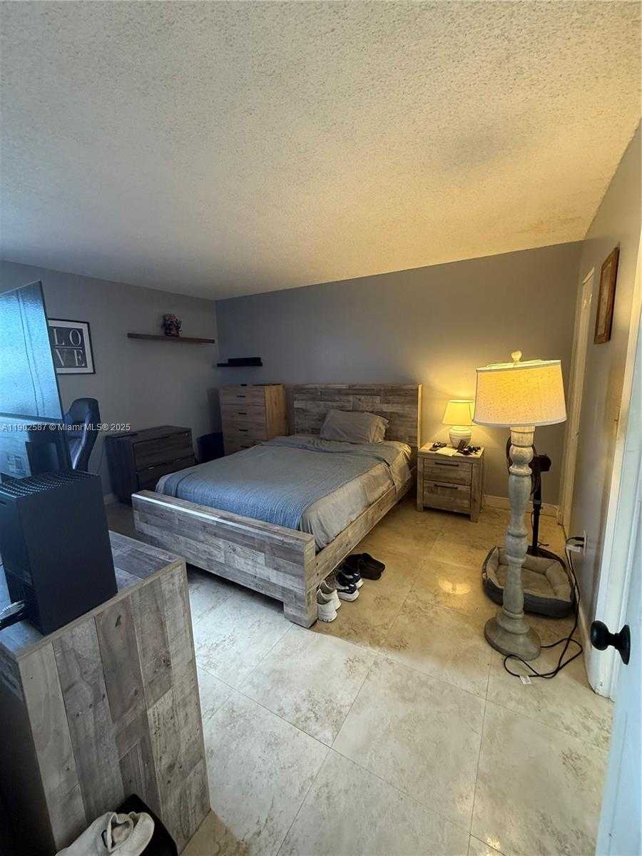 Small Image of 7 NORTH WEST 4705 NW #208-7, Miami Number 27
