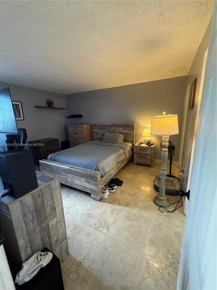Small Image of 7 NORTH WEST 4705 NW #208-7, Miami Number 28