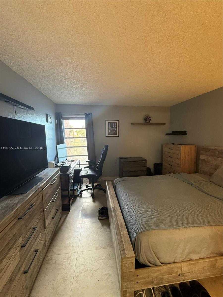 Small Image of 7 NORTH WEST 4705 NW #208-7, Miami Number 30