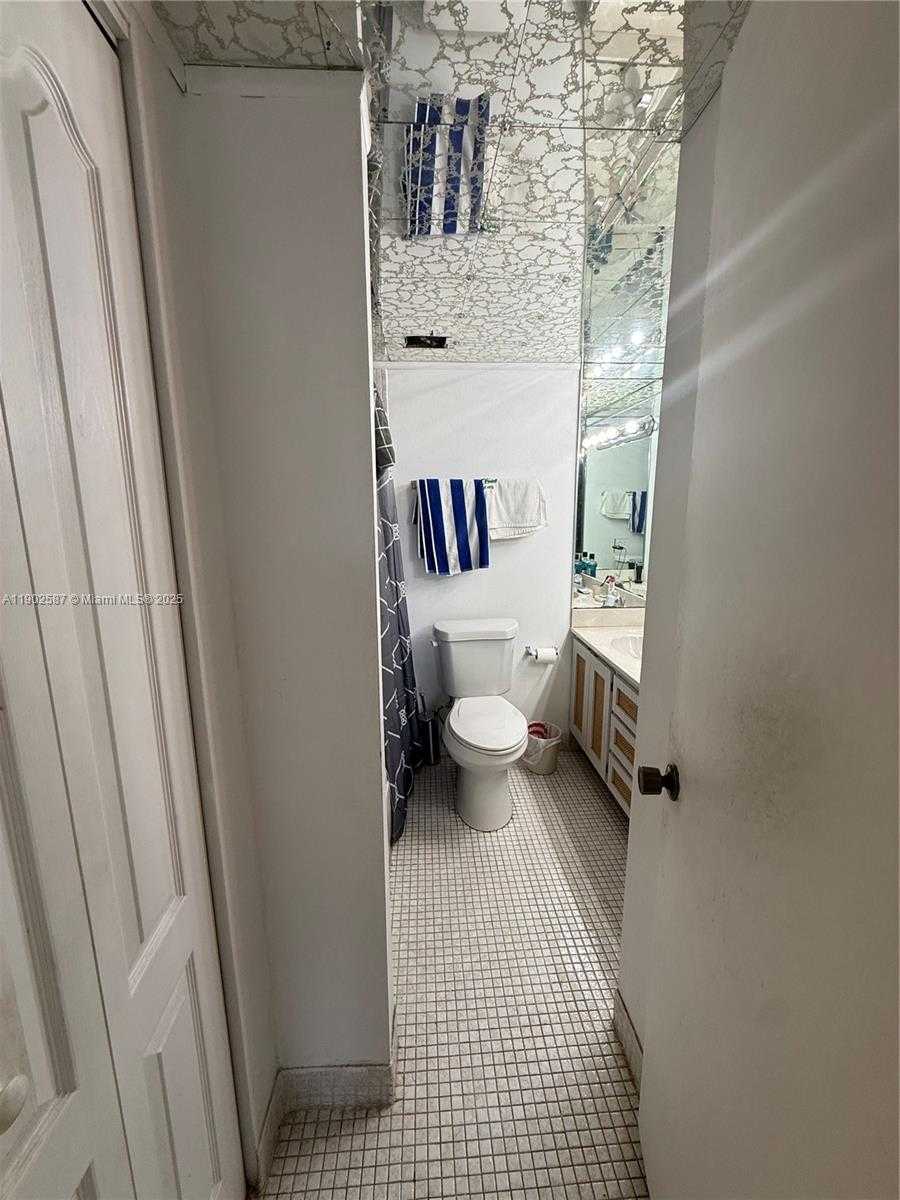 Small Image of 7 NORTH WEST 4705 NW #208-7, Miami Number 34