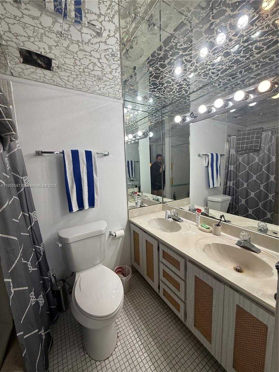 Small Image of 7 NORTH WEST 4705 NW #208-7, Miami Number 36