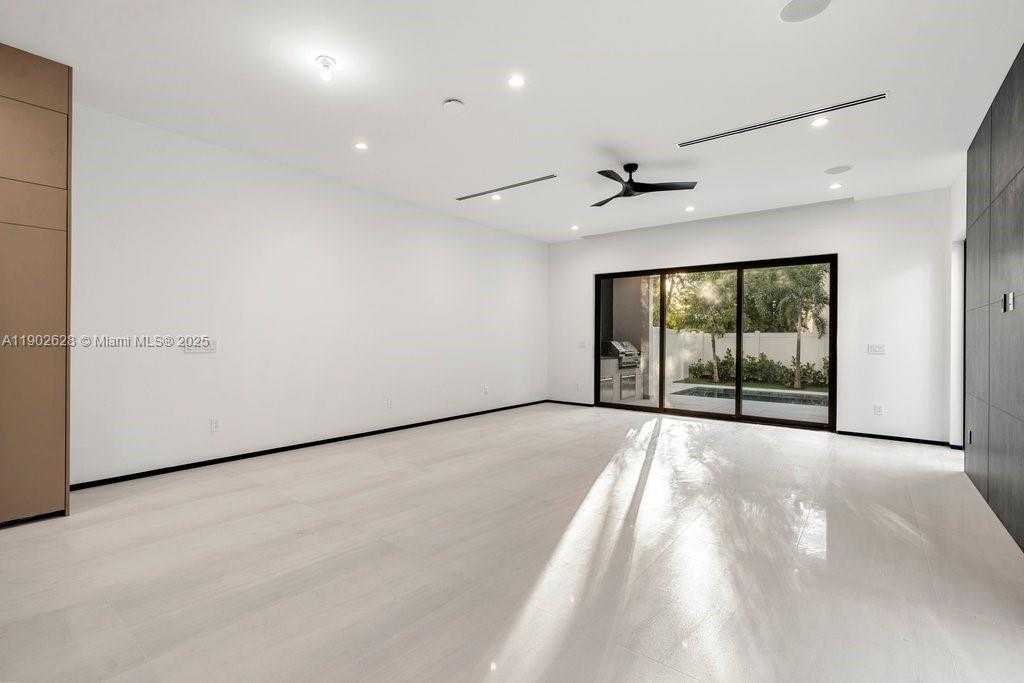 Small Image of 1215 NORTH EAST 11TH AVE #B, Fort Lauderdale Number 16